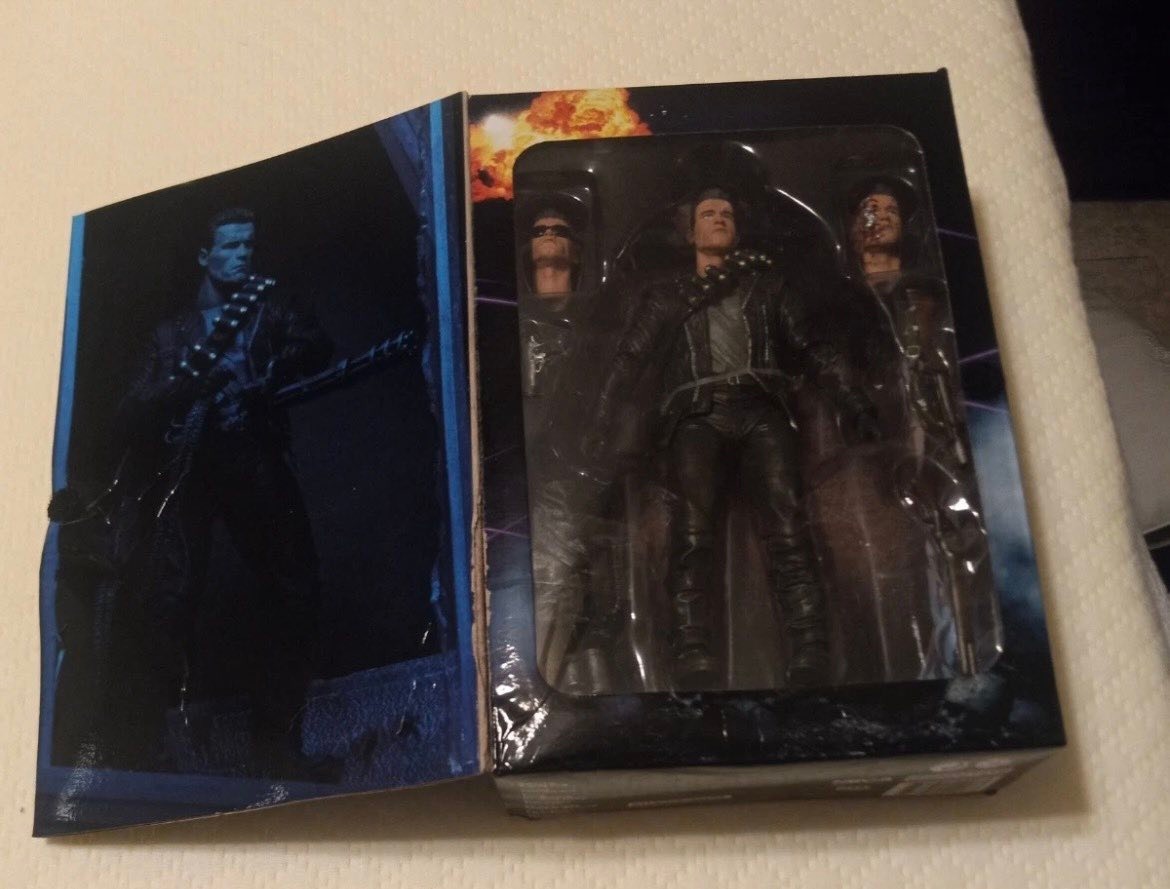 Is this Terminator 2 T-800 figure a bootleg?
