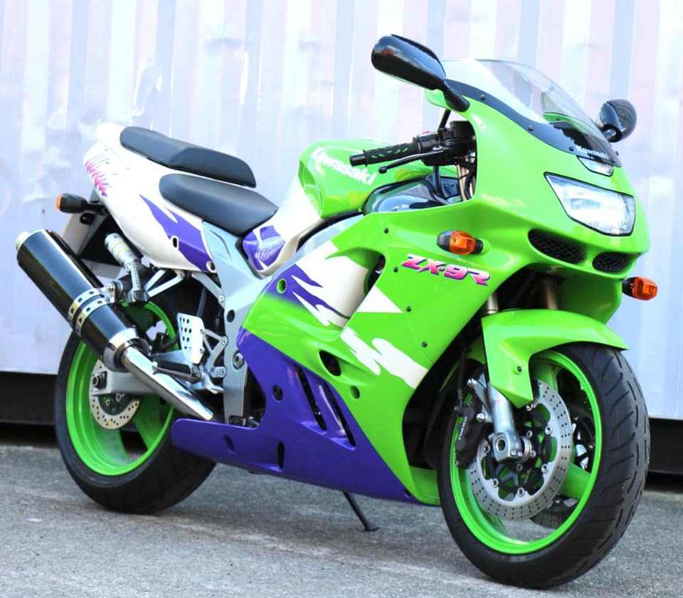 1998 Kawasaki ZX-9R 900C Ninja in great condition with 12 months