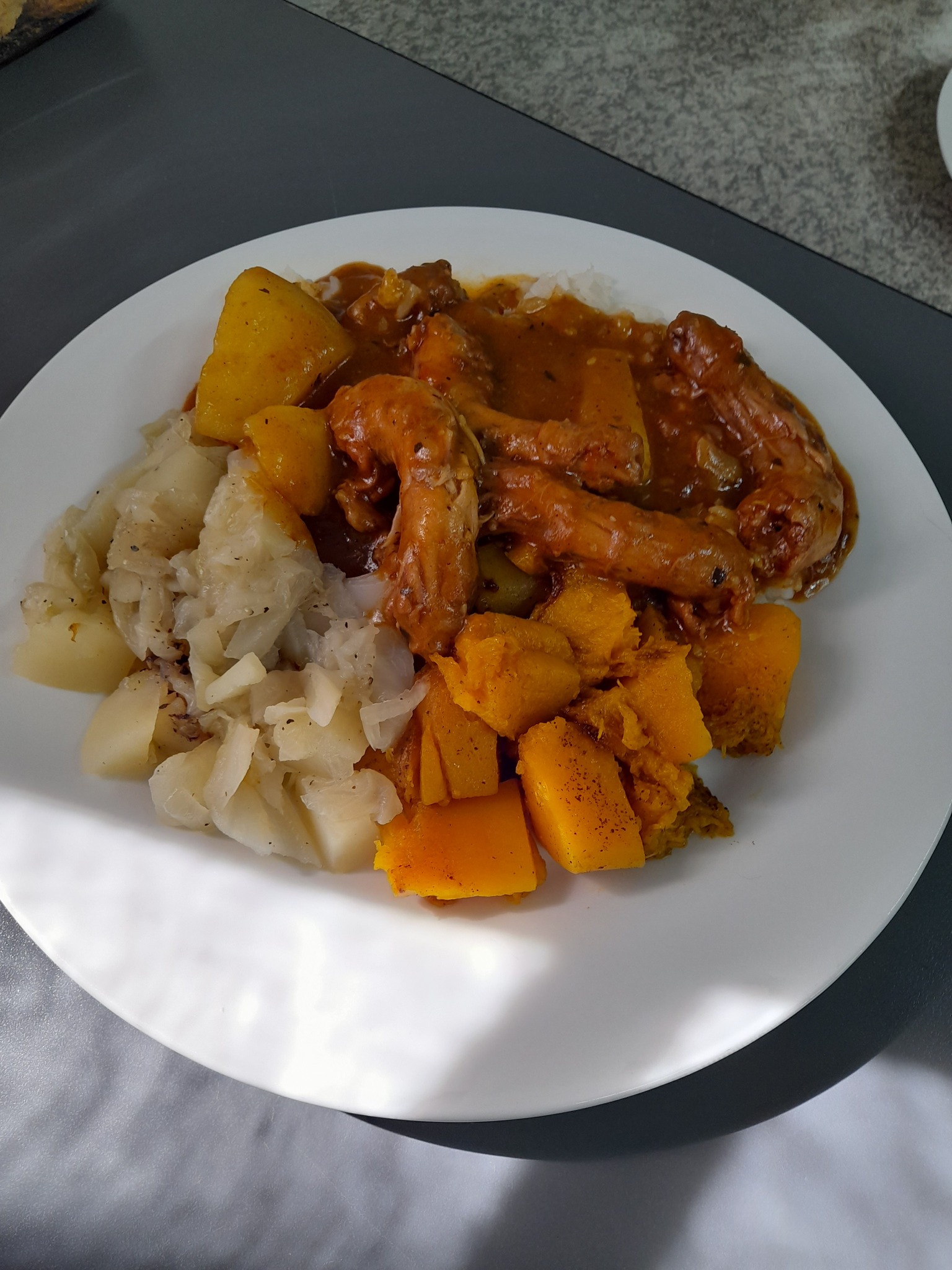 Spicy rys,kool,butternut en hoendernekkies stew | Facebook