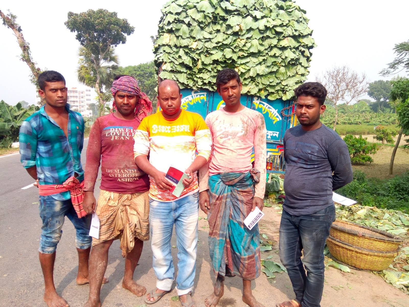 Daily Meherpur - মেহেরপুর টু মুজিবনগর রাস্তার দুই পাশ দখল করে গাড়ি লোড ...