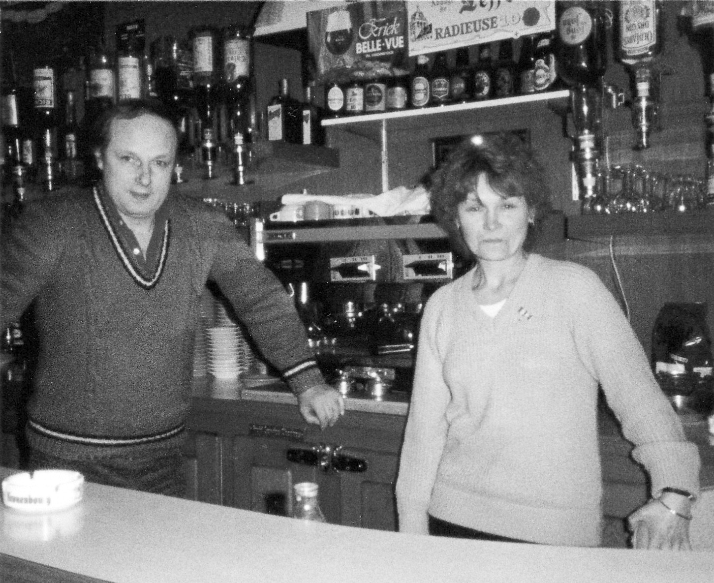 Chartres - [Photo vintage] Chartres. Le Bar Bleu, rue du Grand-Faubourg ...