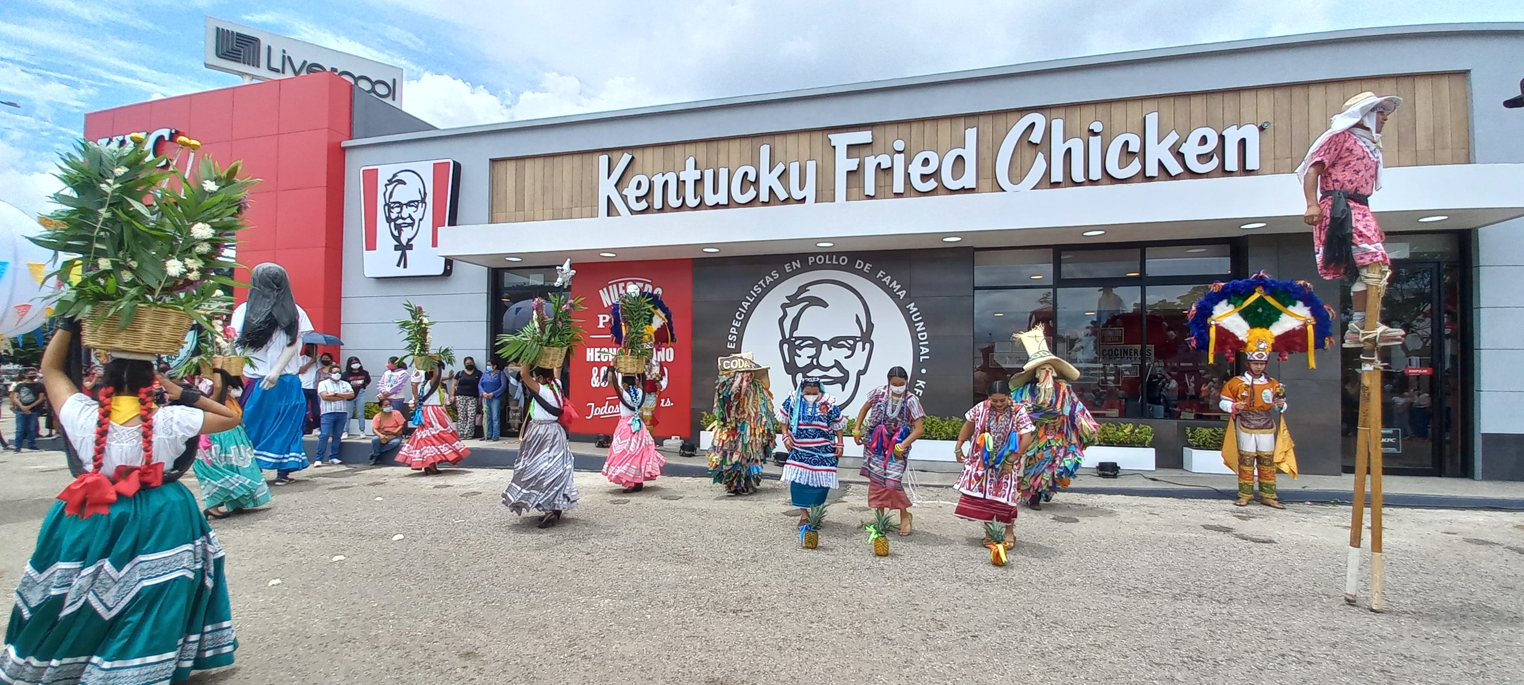 KFC - Tu antojo está más cerca de lo que aparenta....#PideKFC 🍗 ...
