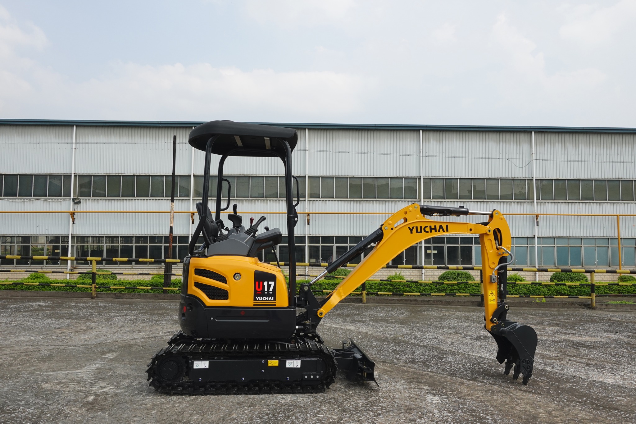 🚀 Meet the ZX375USLC-7, our biggest short‑tail swing excavator