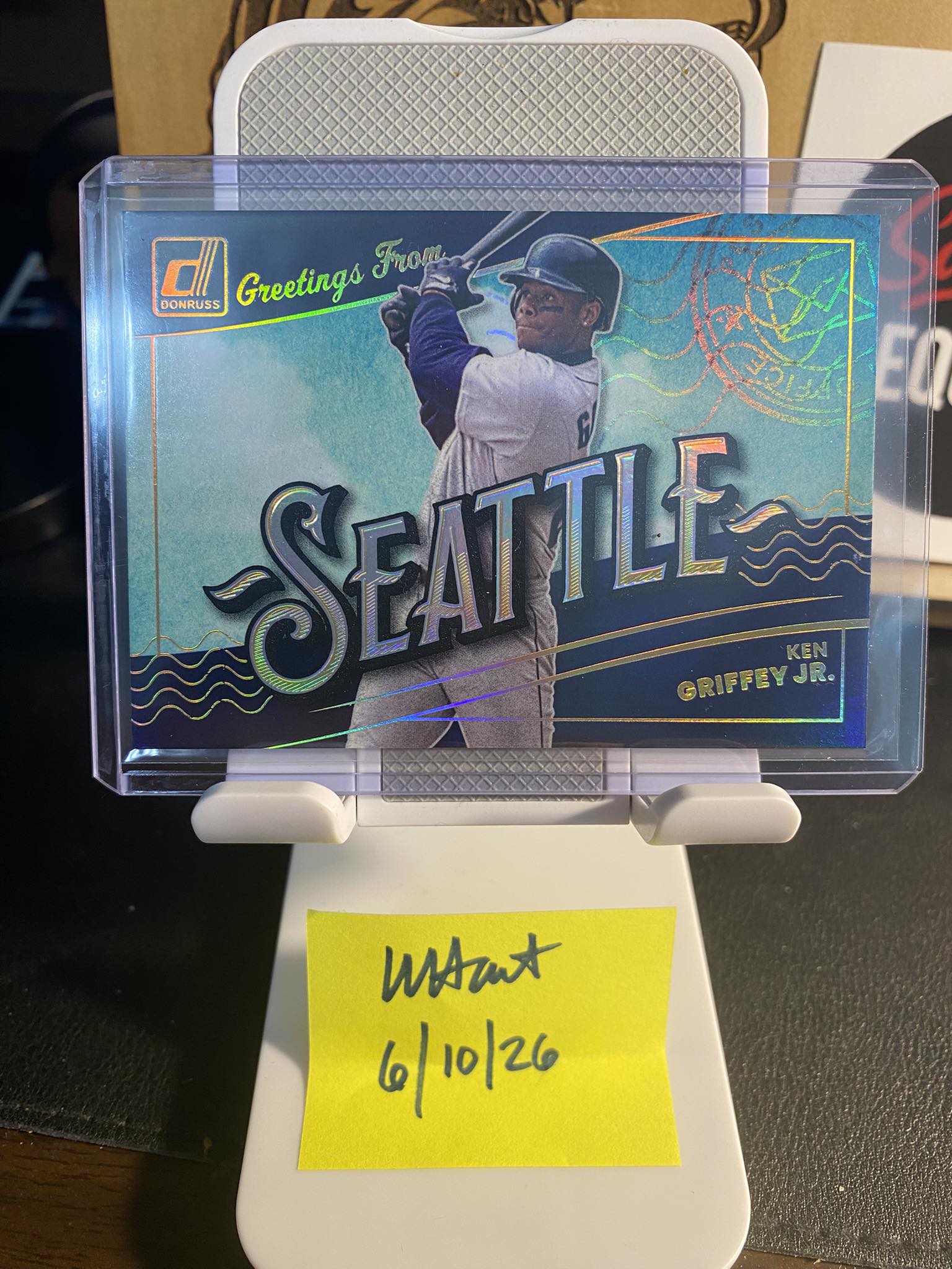 The 1998 Skybox E-X 2001 Essential Credentials is one Ken Griffey 