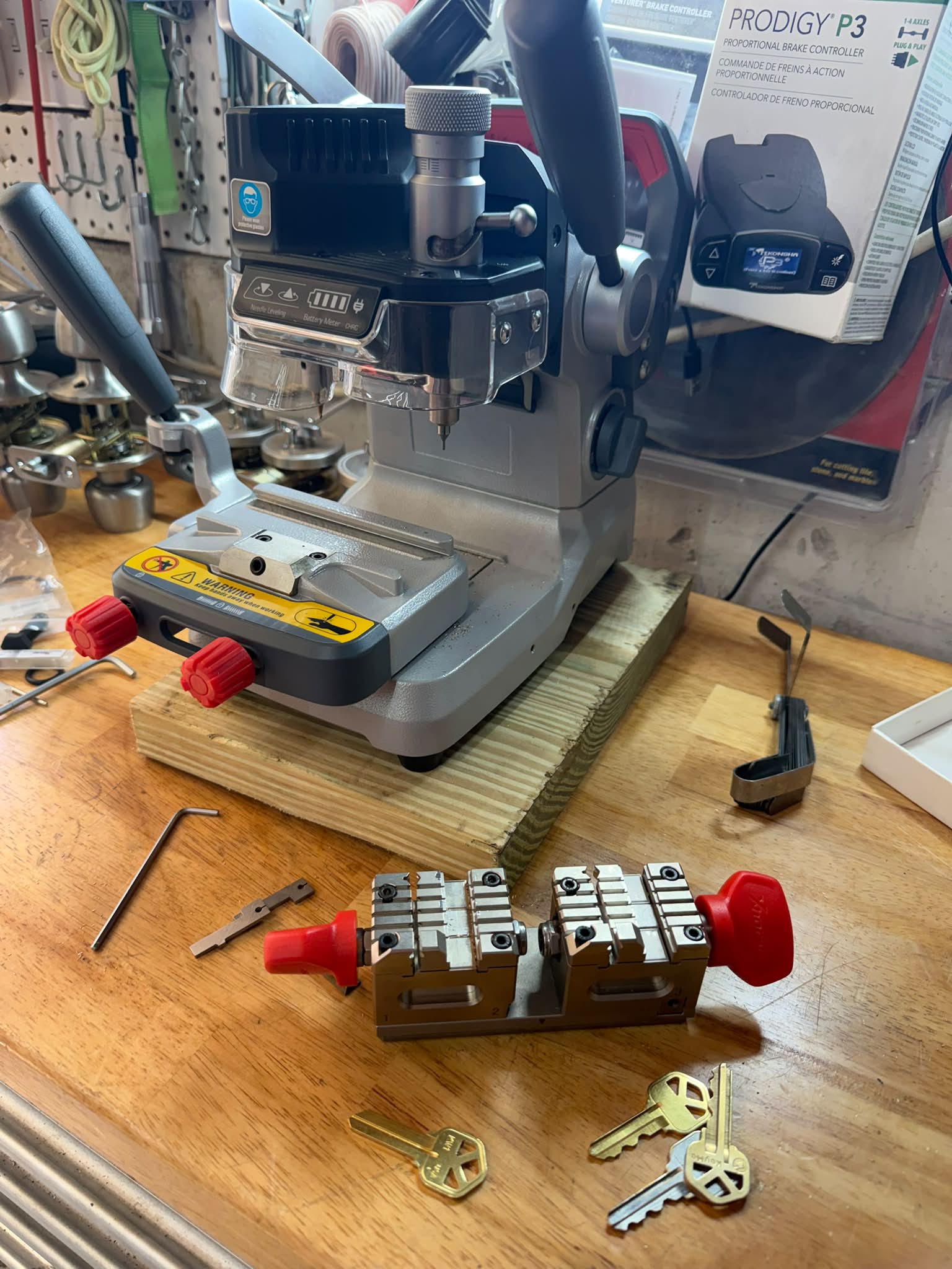 Looking for a clamp for the XP 007 that cuts Kwik Set and Schlage keys