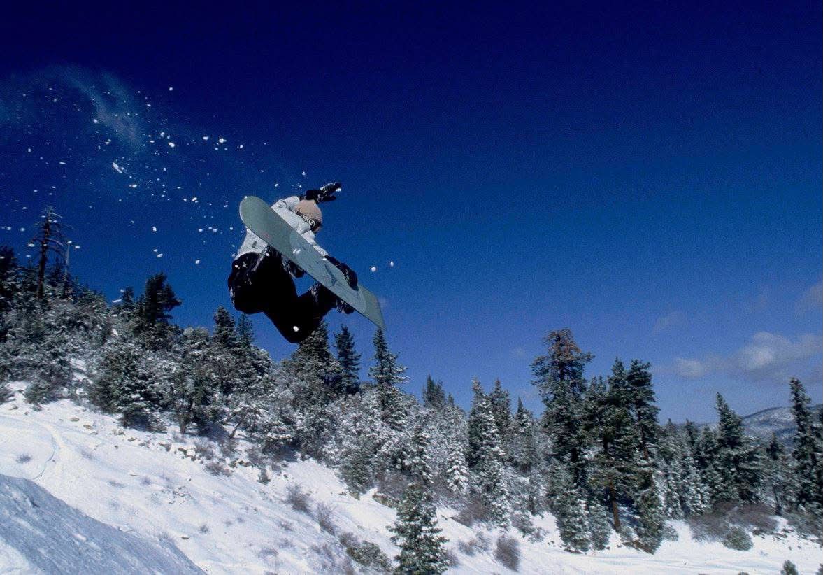brian l burton snowboards Snowboarding in Southern Vermont : From to the US Open long sidecut and Traction Tech Edges keep you locked in railing turns at speed while the 3D Contour Base and tapered swallowtail shape help you break loose slashing gullies and transitions Burton Keith Haring Free Thinker
