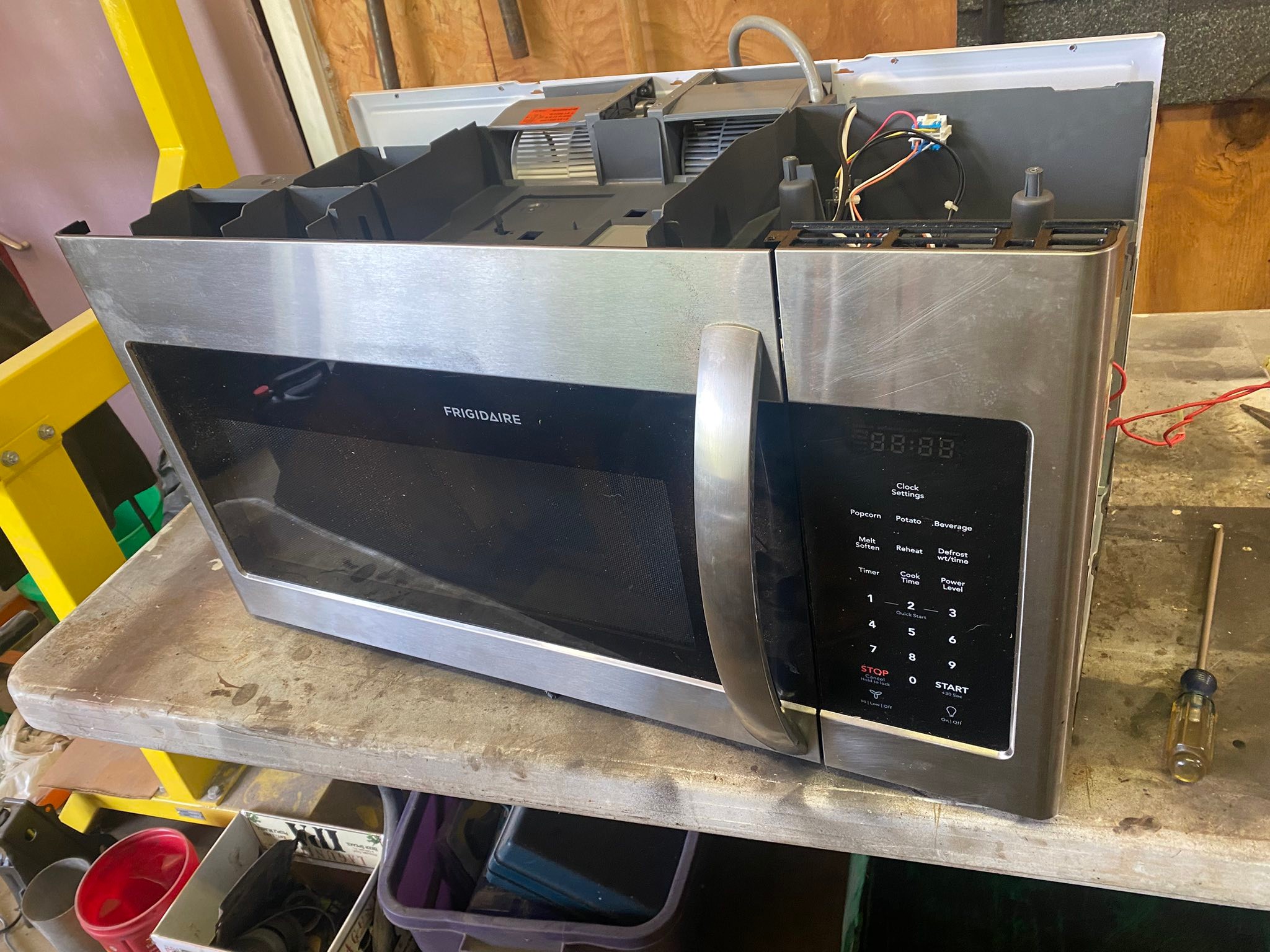 Frigidaire Microwave Keeps On Tripping The Circuit Breaker: Fix It Fast!
