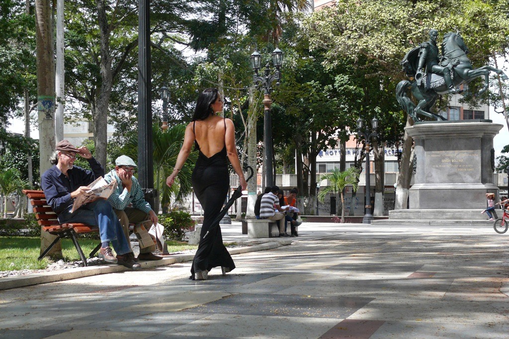 Modern Glamour - Serie: Viejitos Buzos de Plaza. 2º Parte Modelo: Yeisa ...