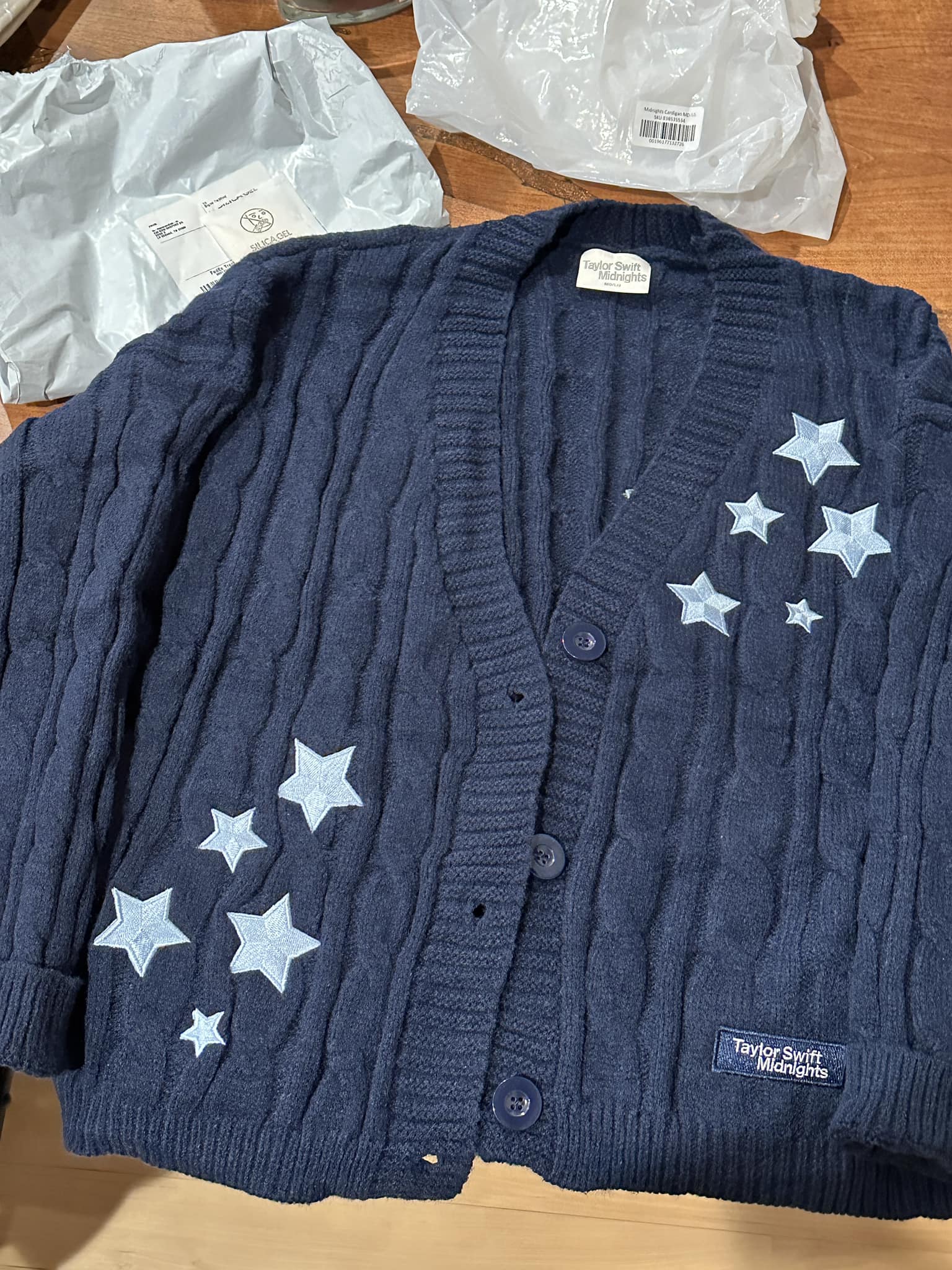 How does Taylor Swift's Midnights cardigan fit in XS/S?