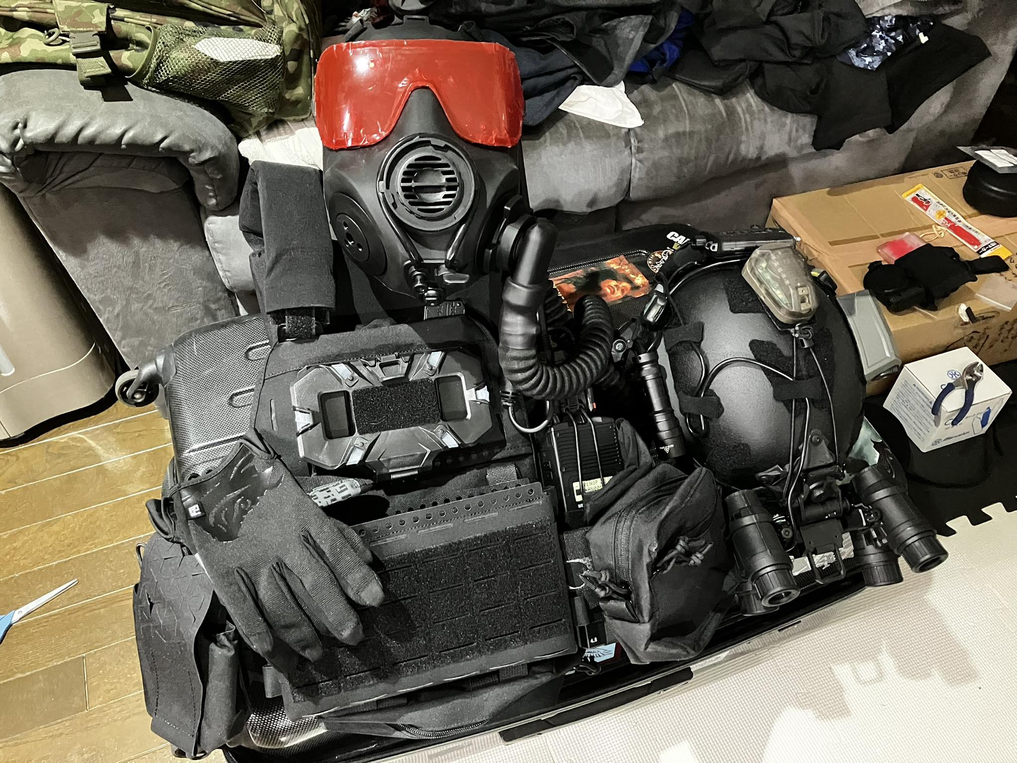 イスラエル製　実物　papr c420 バイオハザードレクイエム　装備 Requiem Elite Guard costume with C420 PAPR and gas mask setup
