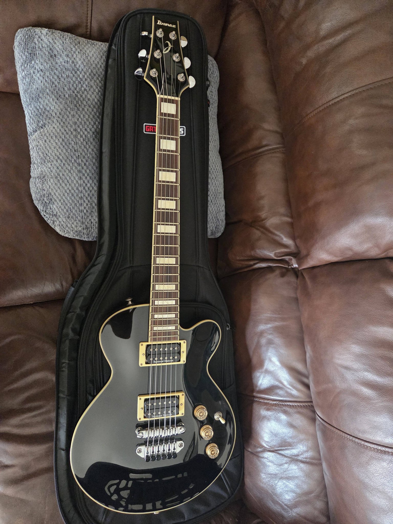 Identifying Ibanez guitar model with Seymour Duncan pickups
