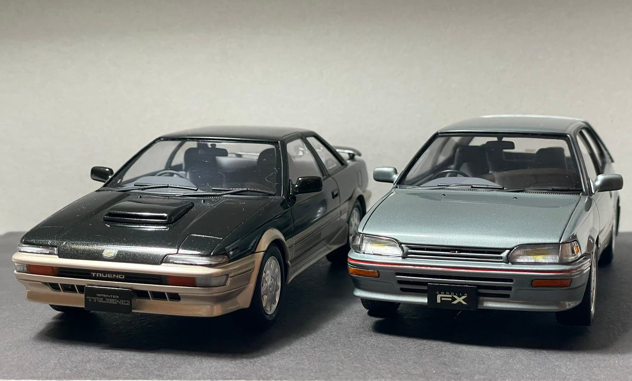 タミヤ1/24 トヨタカローラFX-GT リヤエンブレムを装着して本完成する