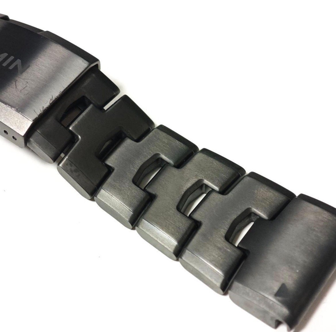 Thank you for looking. This is a Garmin Titanium Band in Carbon