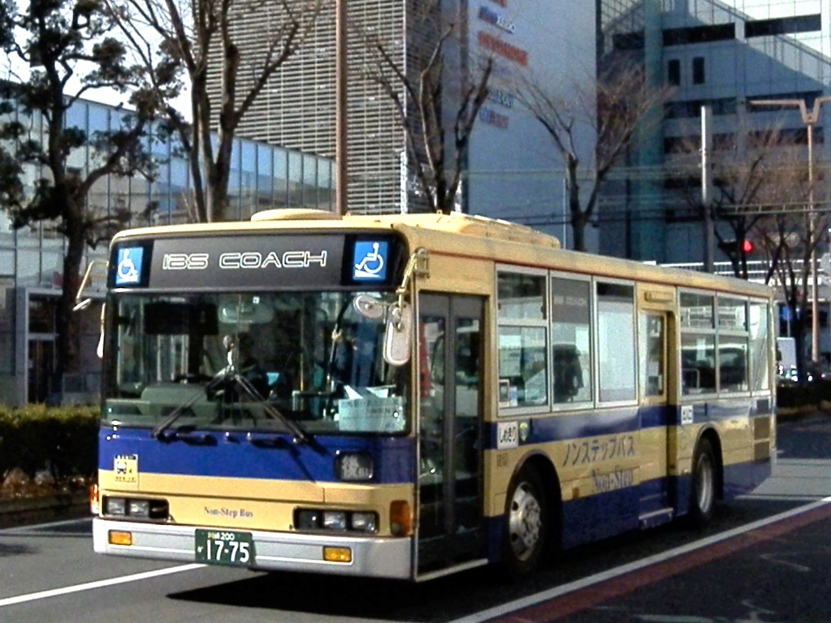 幕張新都心付近で、京成バスの通常のカラーが見られるのは珍しいんです