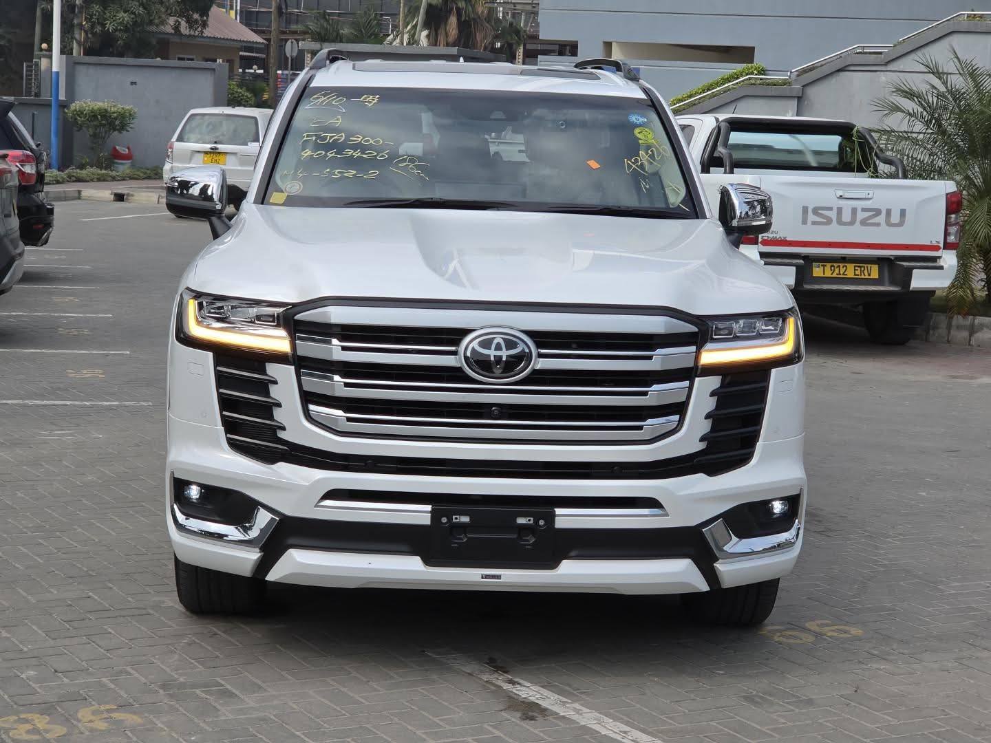 🔥 🔥New stock has arrival ‼️ Toyota Land Cruiser 300 ZX (FJA300