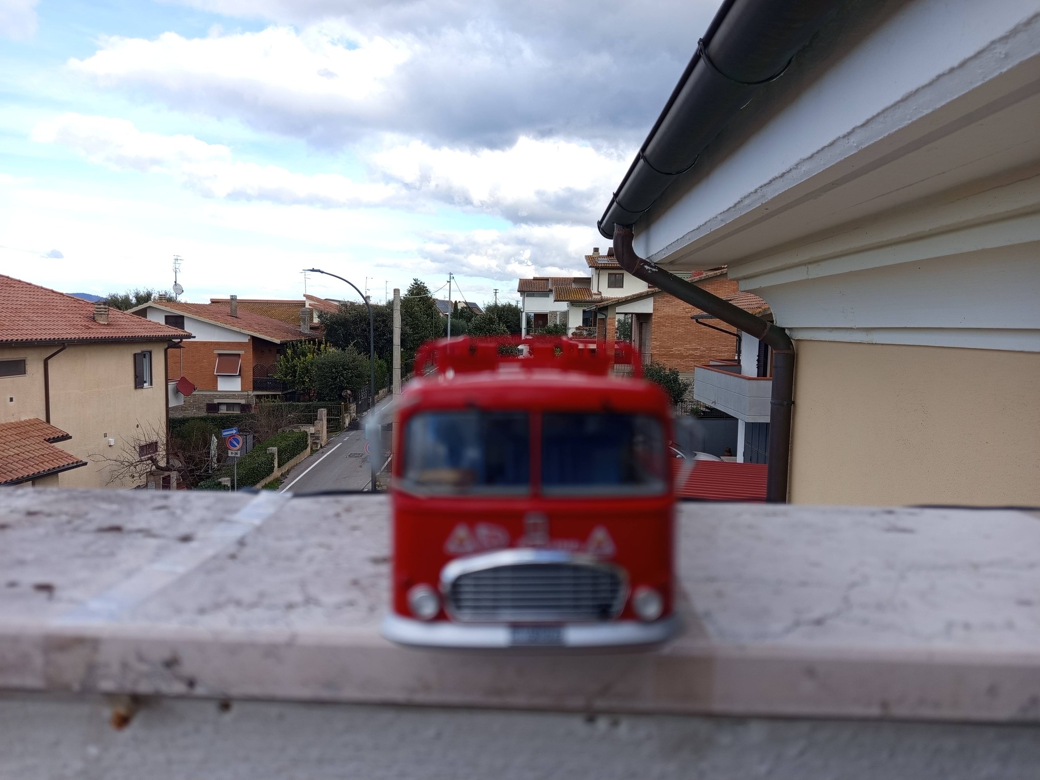 Kit Maquette Camion OM 150 Bisarca Avec Auto Scuderia Ferrari 1968 - Échelle 1/43 - Tron Models - Neuf