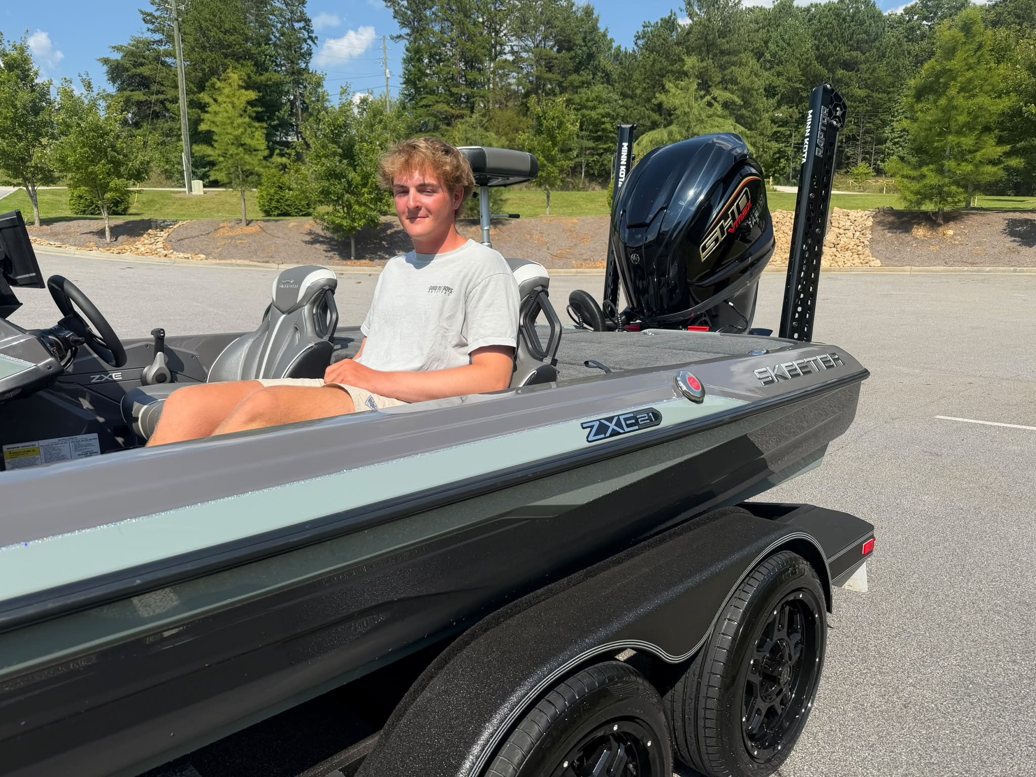 Jacob Janning picks up new Skeeter ZXE-21 boat