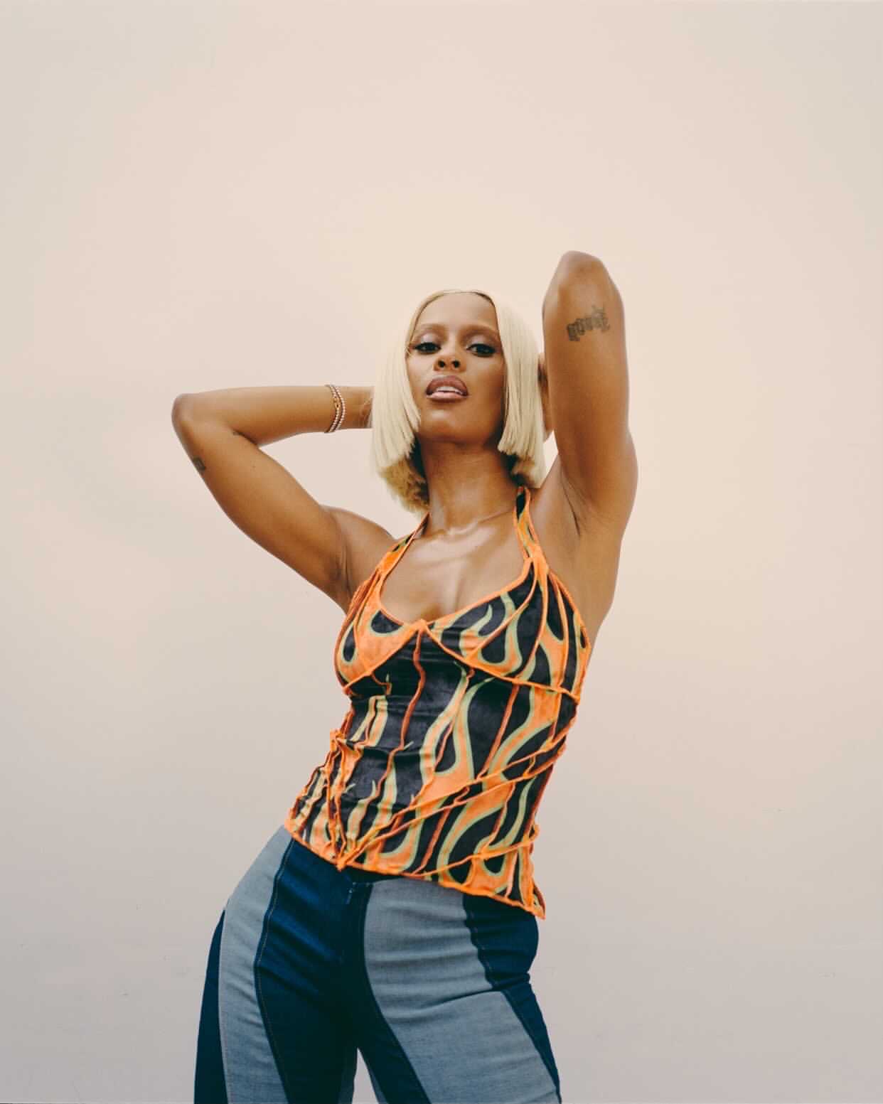 Iamddb Home Facebook Lifted from her exceptional vibe vol 2 project released earlier this year, uk artist iamddb delivers a crisp and utterly captivating. iamddb home facebook
