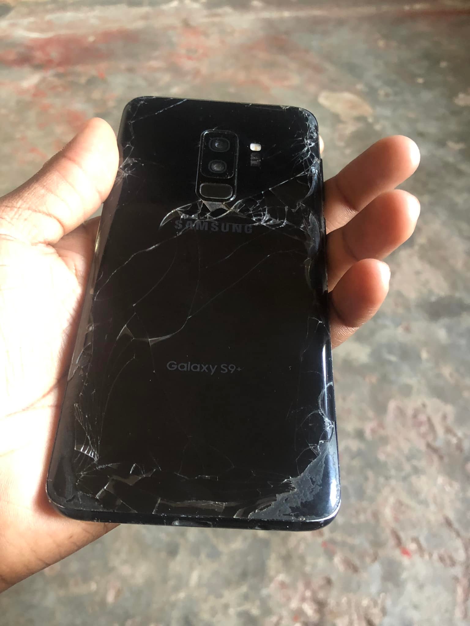 Samsung Galaxy S9plus for sale in Ndola with cracks