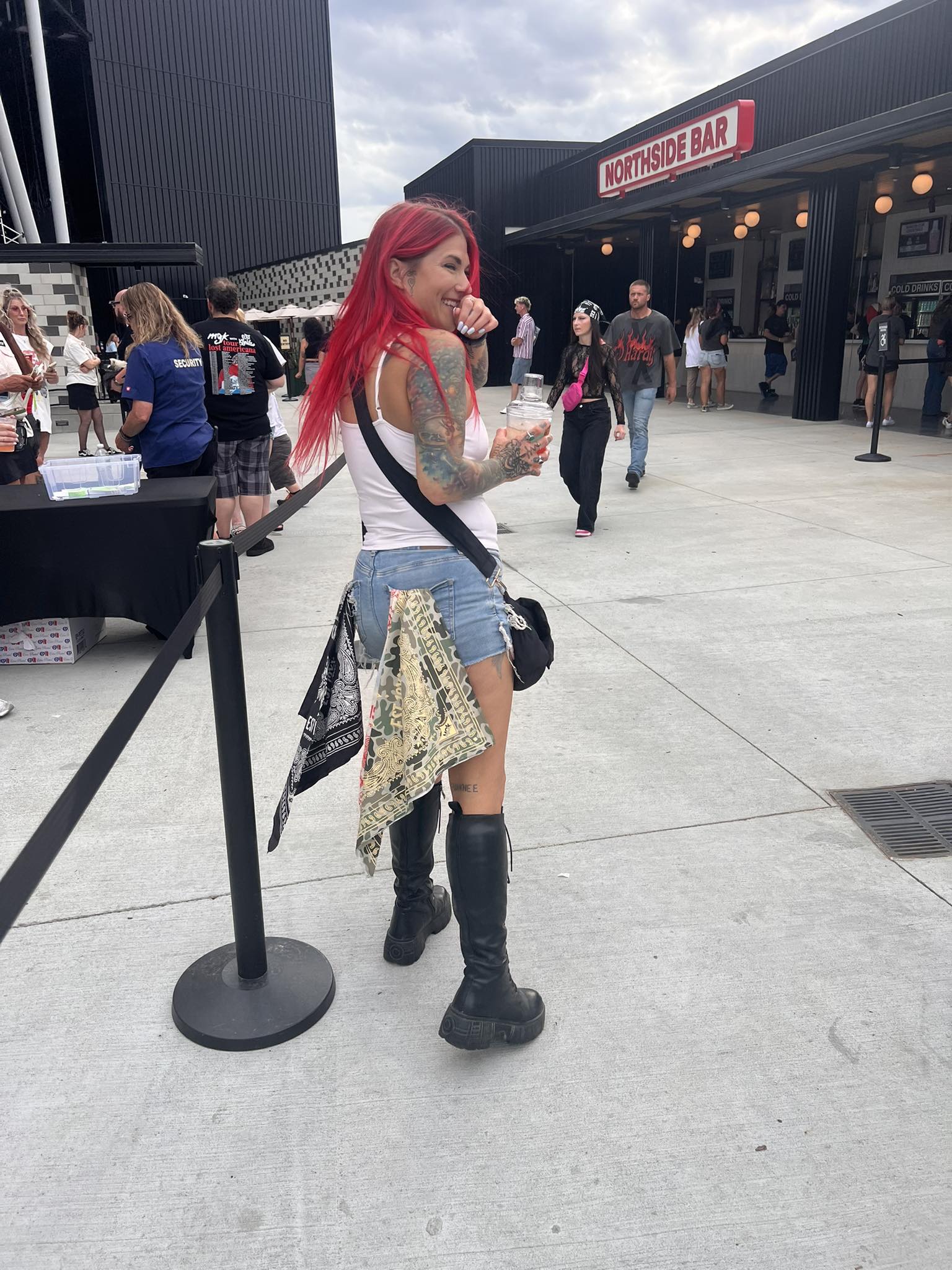 How to get a Machine Gun Kelly tour bandana with camo and red design?