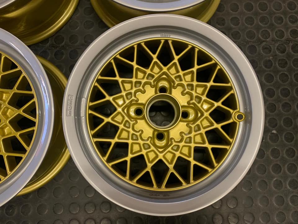 A set of original 14” Momo mesh up... - Hi Tech Mag Repairs