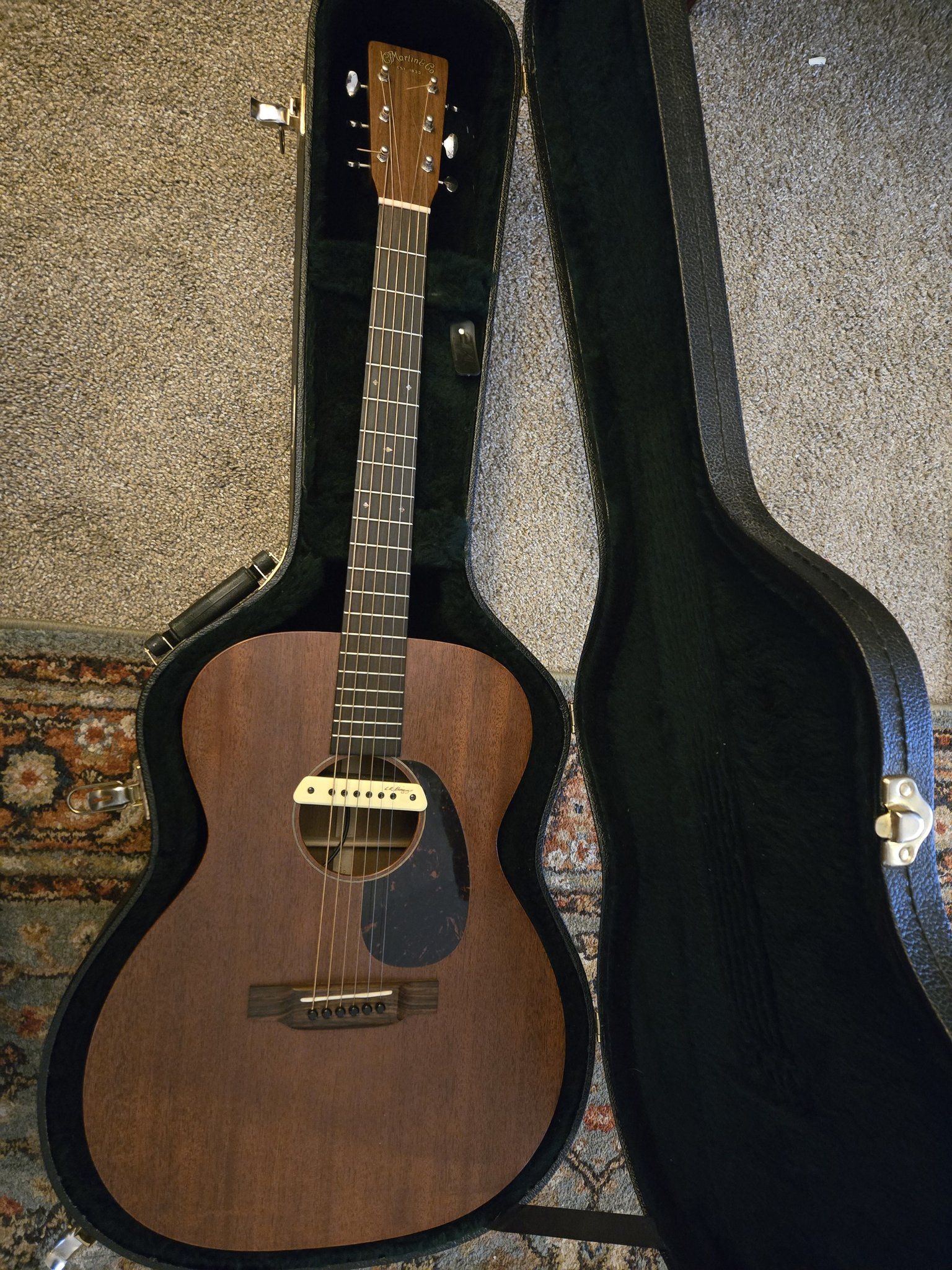 What hardshell case fits a Martin 0015M guitar?