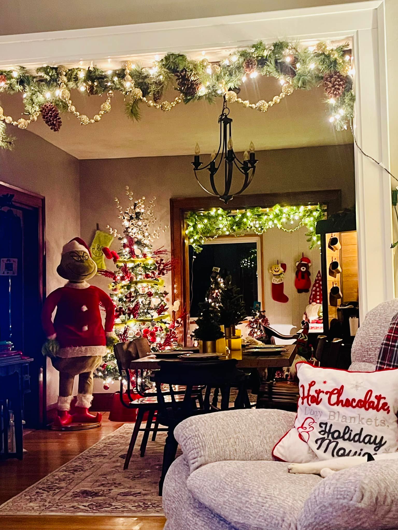 How to Decorate Living Room for Christmas Without Fireplace: Cozy & Festive Ideas