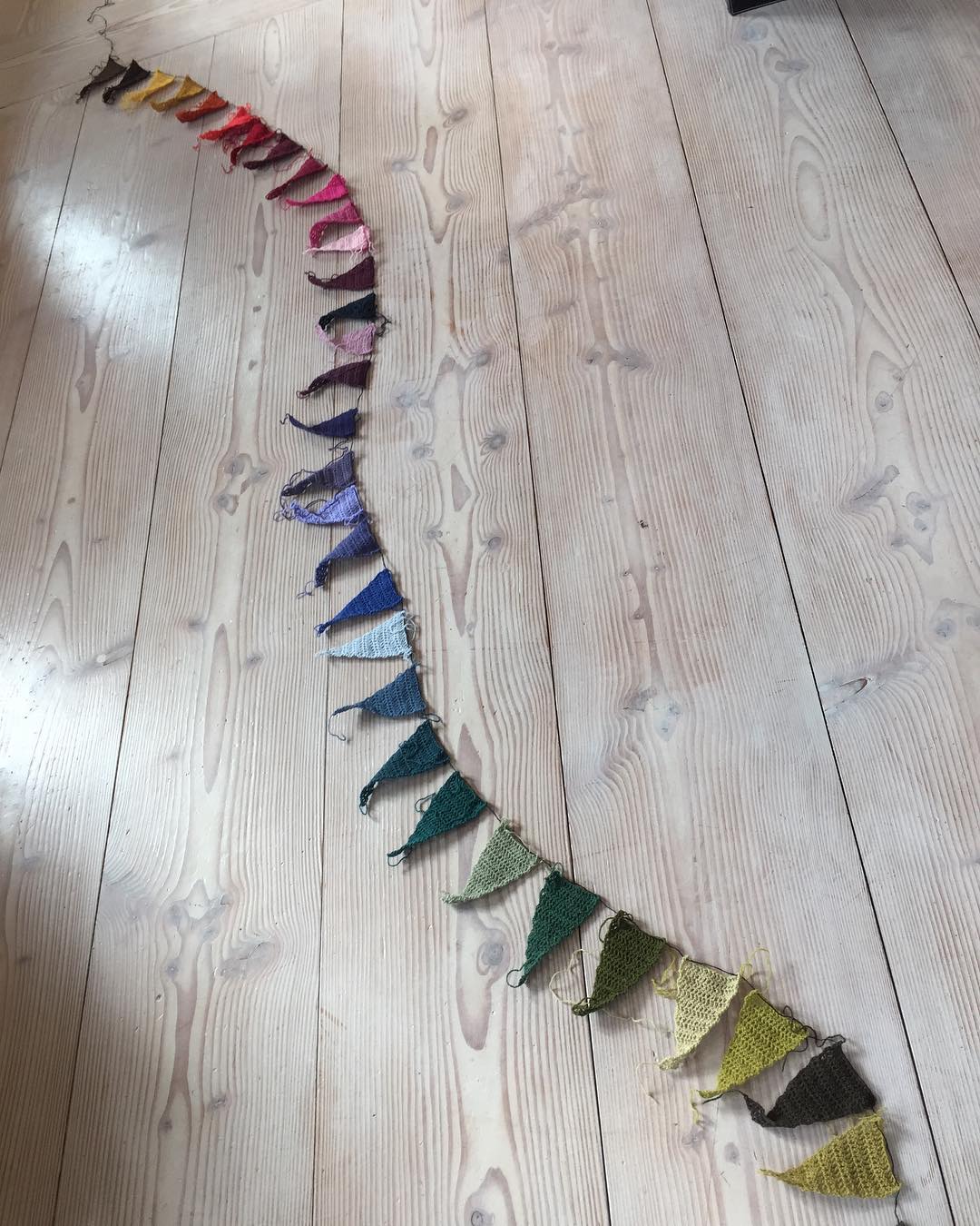 knitbyheart-flagguilande-vimpelguirlande-h-kledevimpler-vimpler