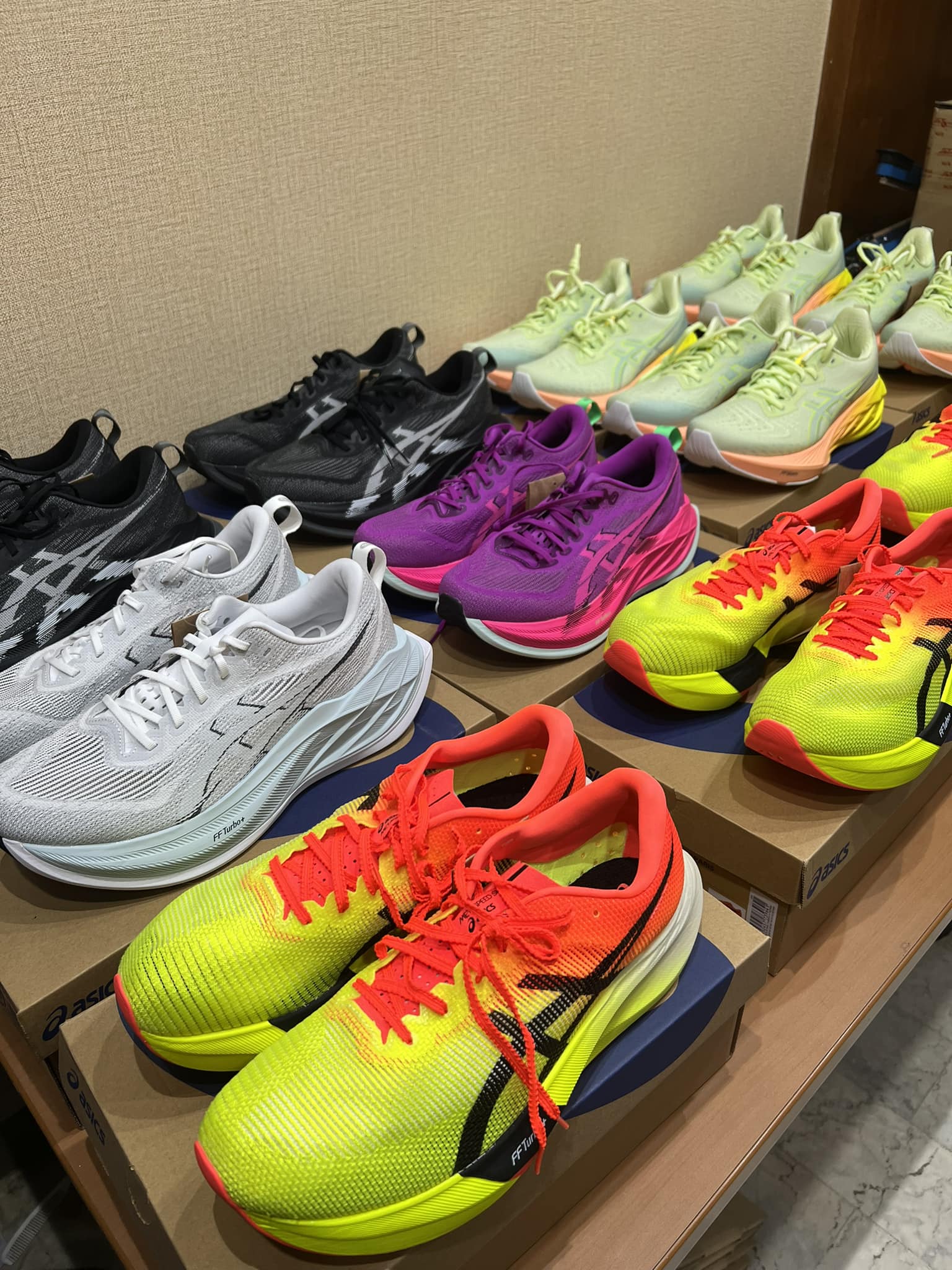 ASICS NOVABLAST 5 TOKYO NEW COLLECTION AND NIKE VAPORFLY 4 CARBON 