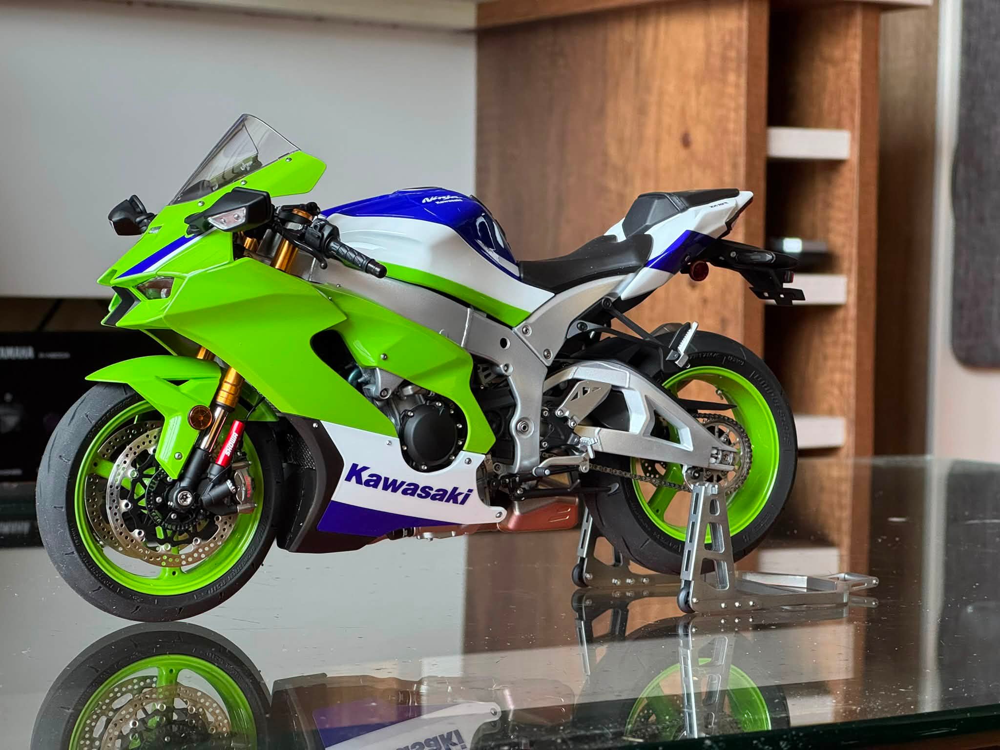 Meng Kawasaki ZX10R 1/9 Model finished, upgrades from Falcon Models