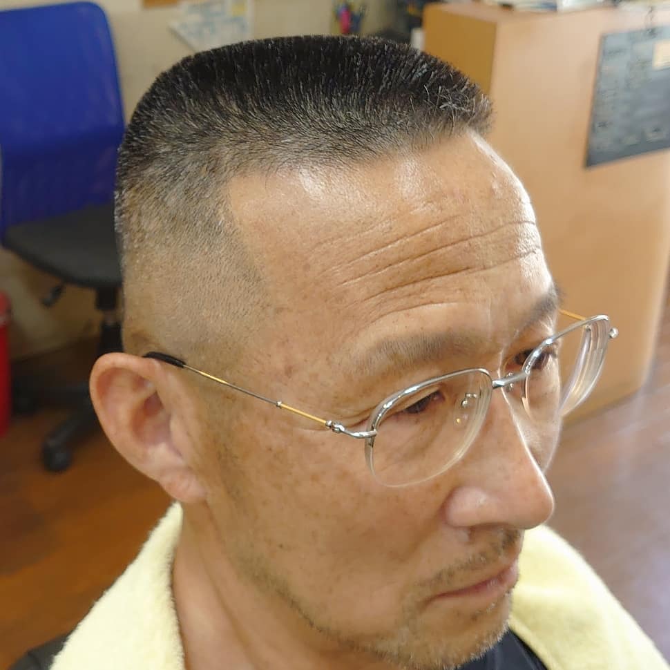 バッシバシの剛毛を角刈りのカリッカリのスキンフェードに刈り上げる毎度お馴染みの... - hairsalon_iwabuki | Facebook