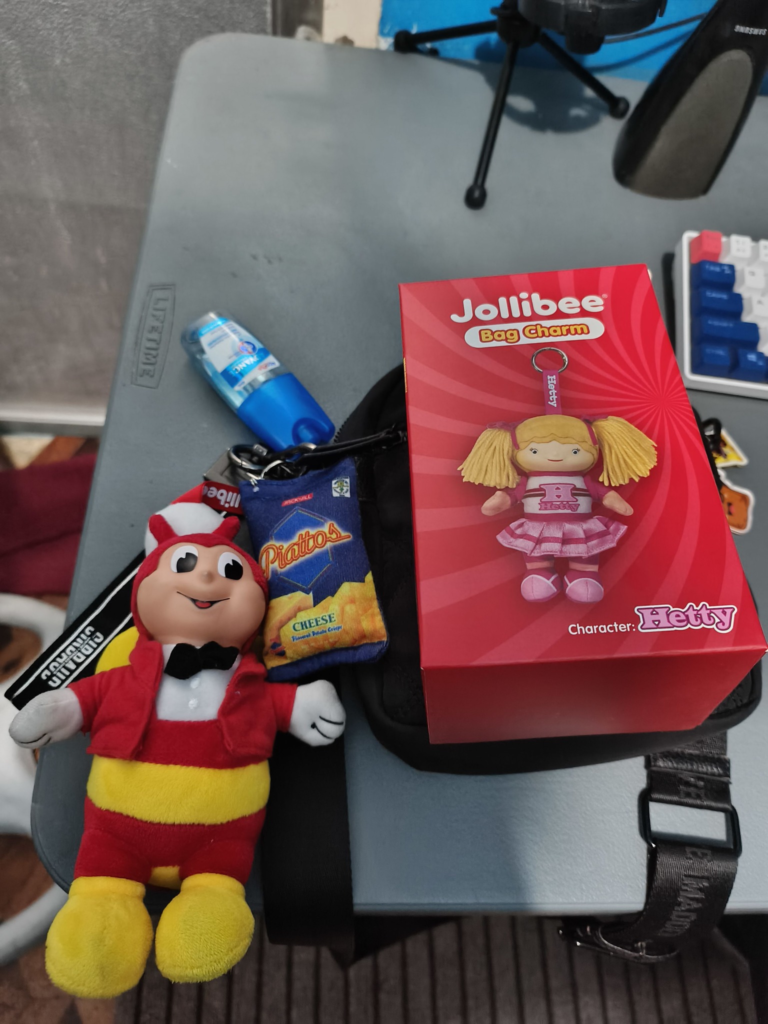 ICYMI, Jollibee and Hetty are transformed into keychains. Link at
