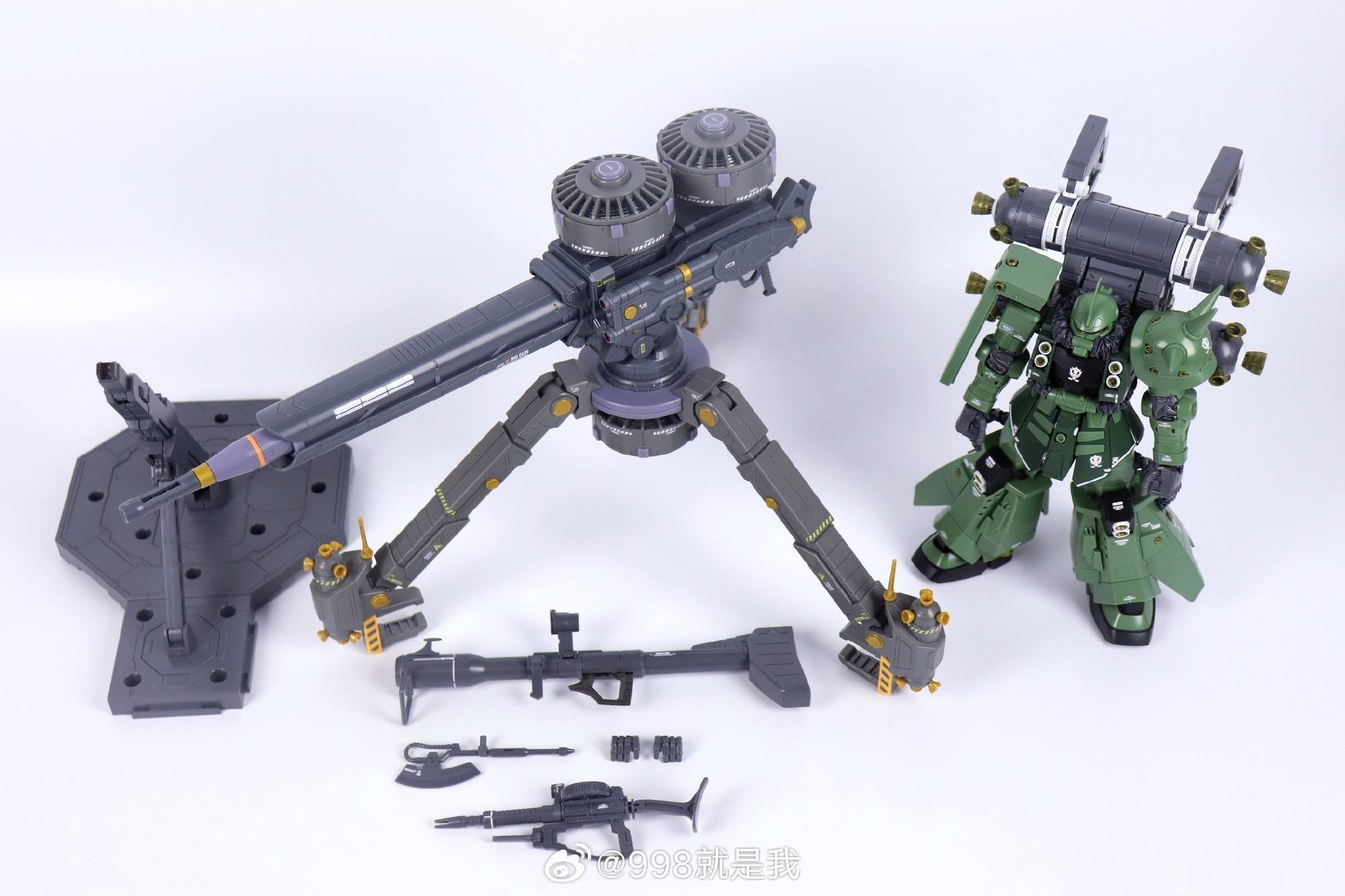 Ryan Model ZG003 MG 1/100 Thunder Cosmos Production Zaku II with