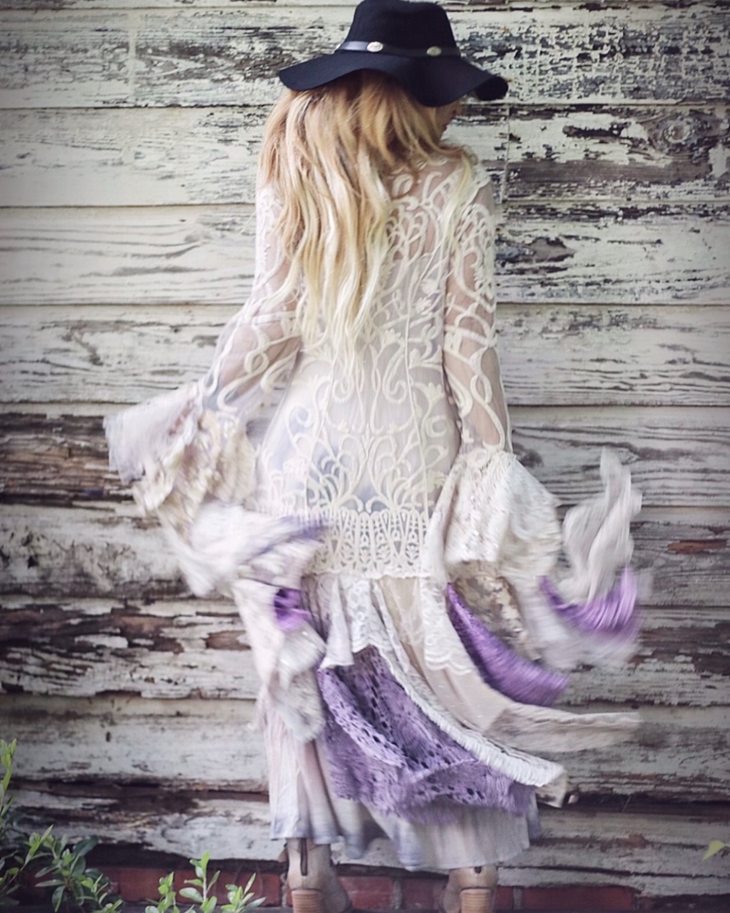 stevie nicks boho dress Meet our next muse: Nicks. The embodiment of bohemian glamour. Swipe for outfit details inspired by her iconic look. #inmygwynns The Flat-Shoe Trend to mod blue dress Black/silver:Size 16