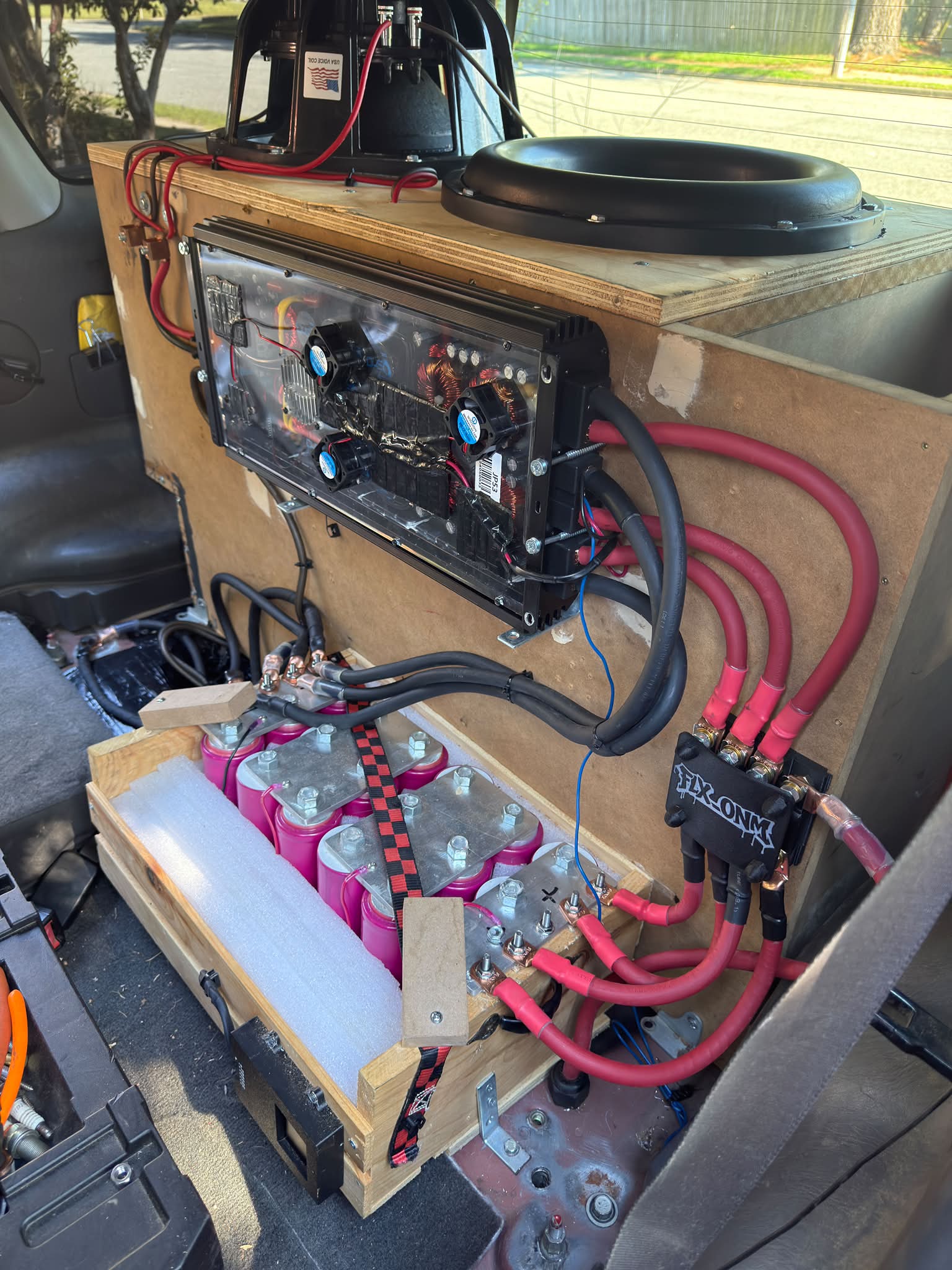 What specifications for a subwoofer box would produce 150-155db