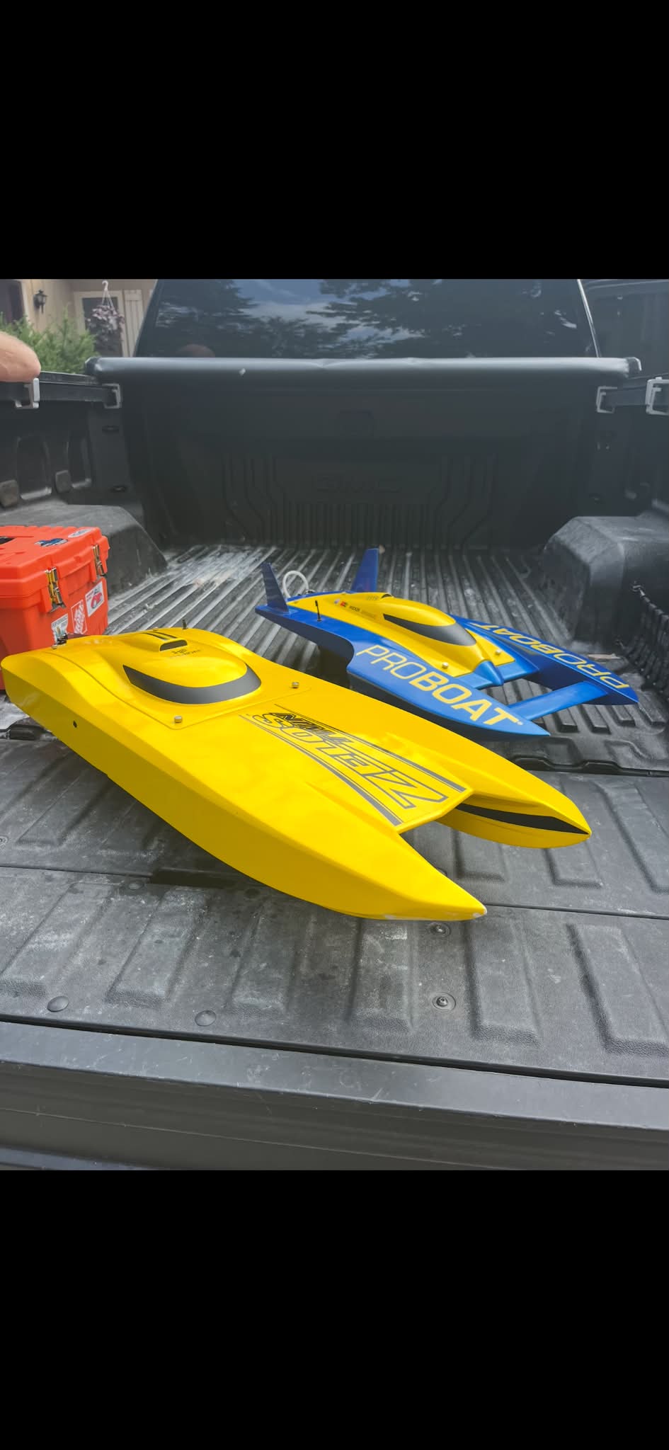 What is the paint code for the yellow on the Proboat Zelos 36?