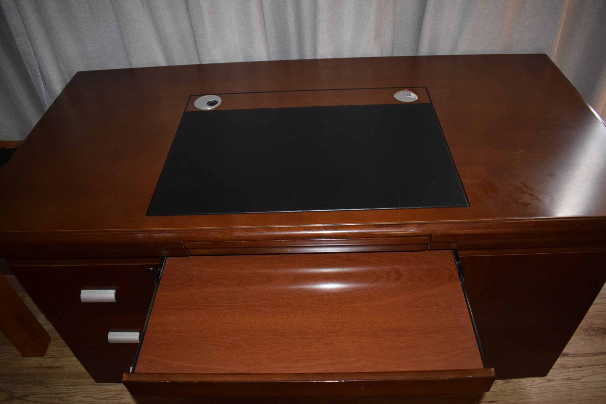 Desk - Urgent Sale (Mahogany Executive) - Desks - Cape Town, Western ...