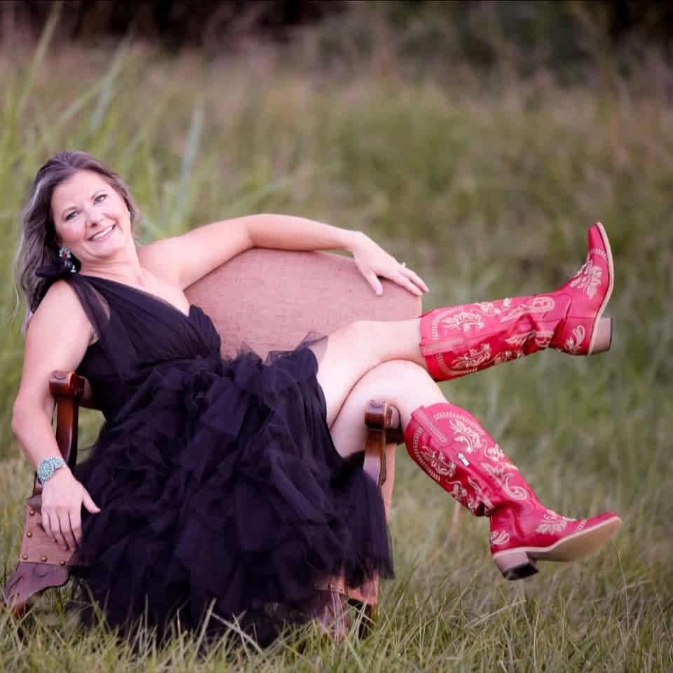 Please keep our Mumzie in your... - Jennifer Thomas-Jordan | Facebook