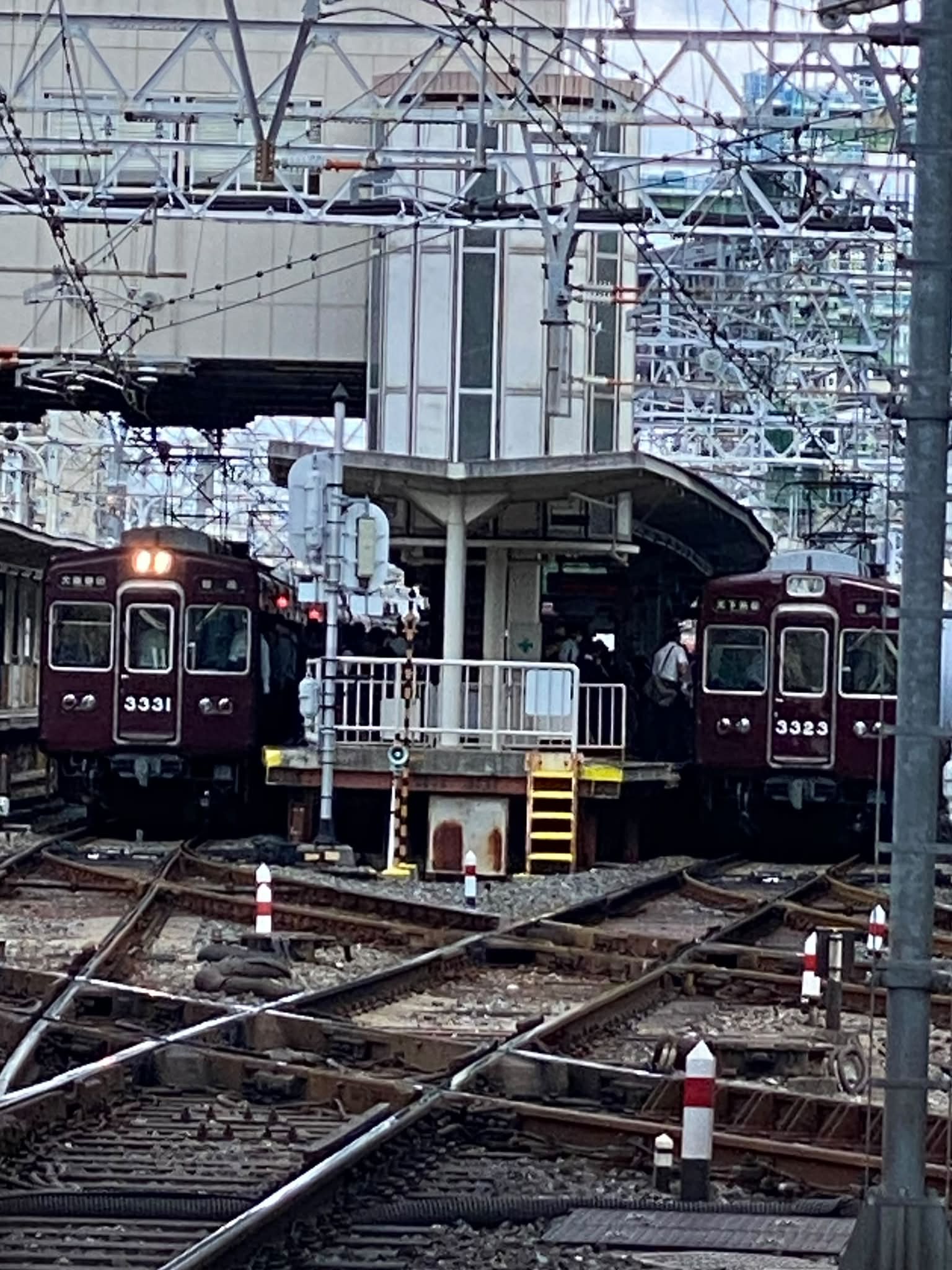 阪急淡路駅での3323F、この時は天下茶屋行き普通に充当されていました