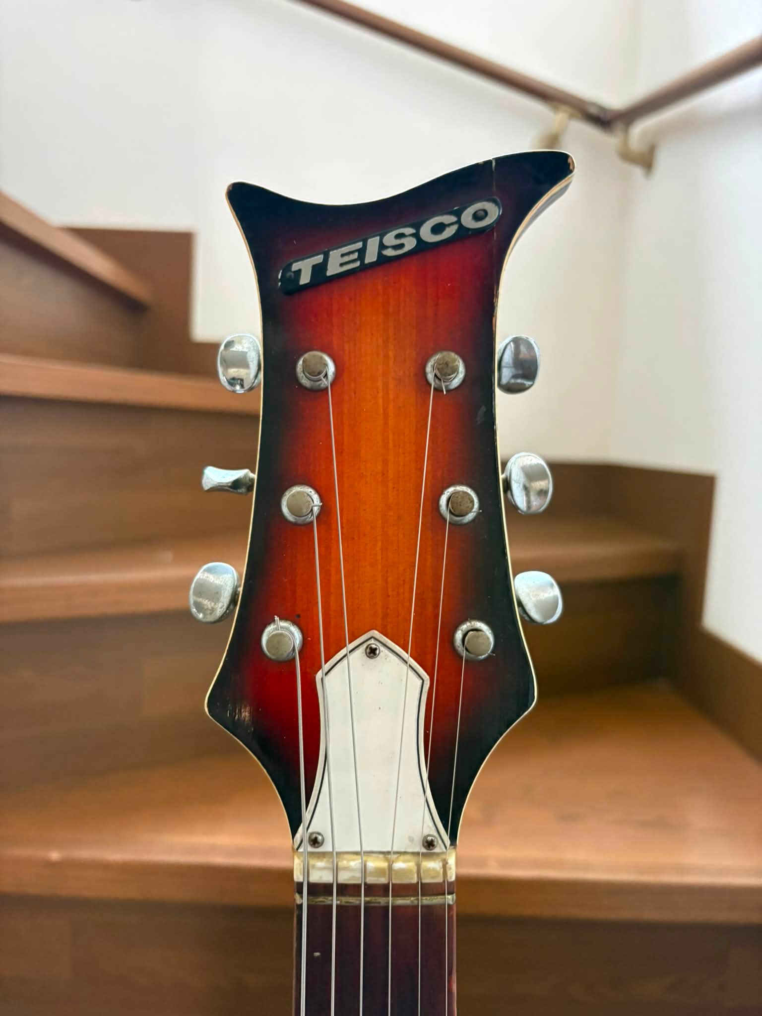 Teisco V-2 guitar from 1969 features MOSLITE COMBO design