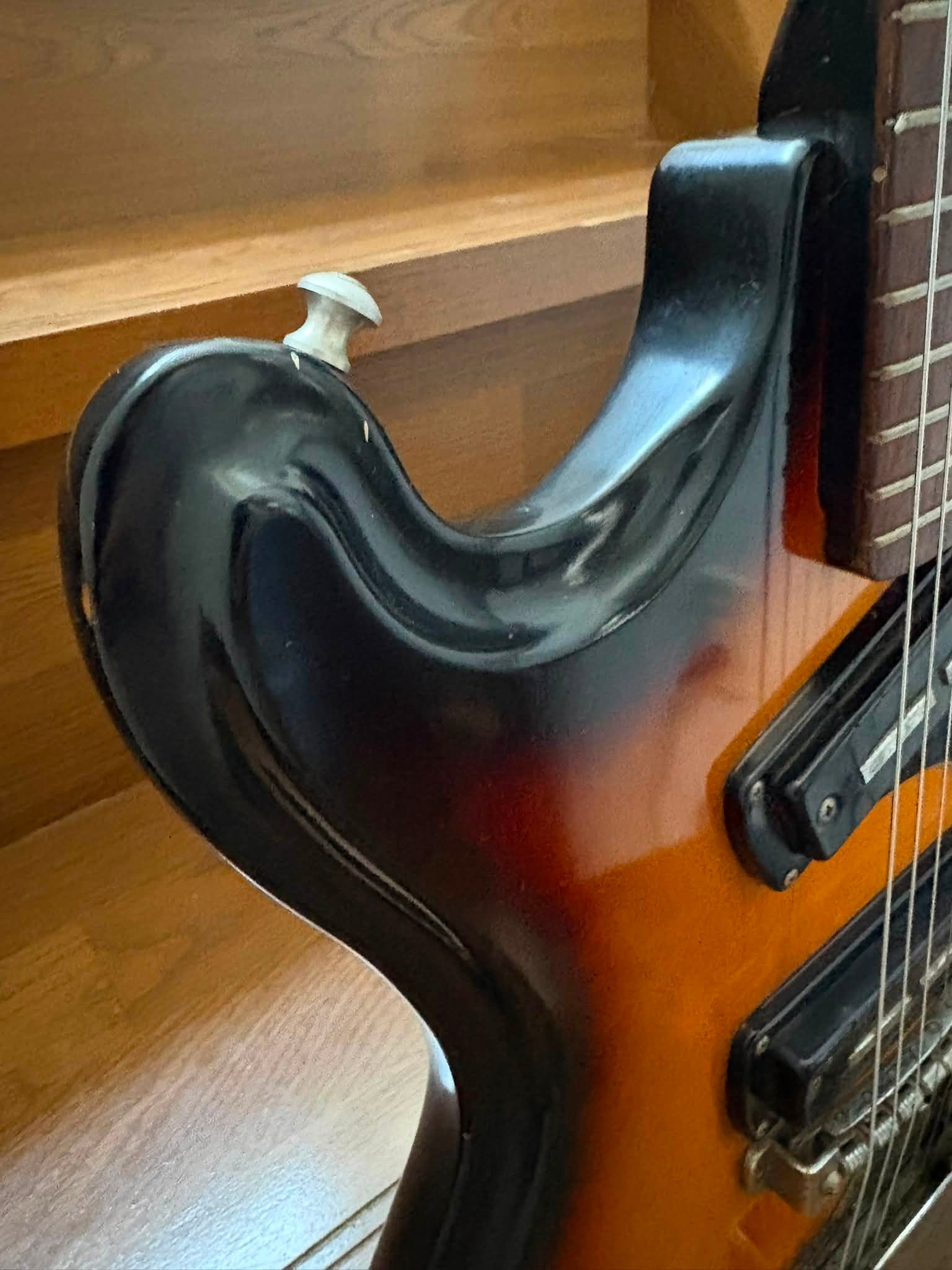 Teisco V-2 guitar from 1969 features MOSLITE COMBO design