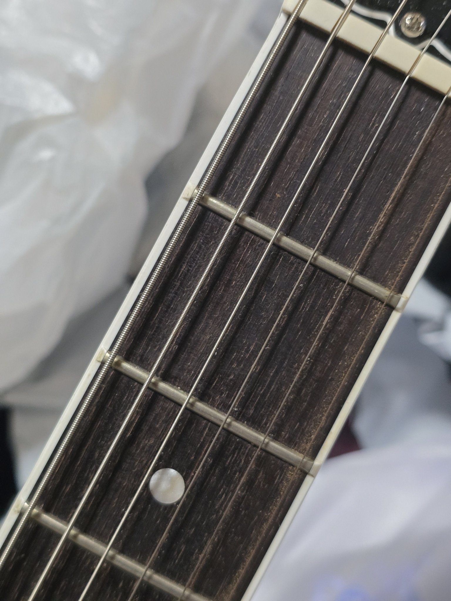 ピックの滑り止め」。 前サザンオールスターズのギタリスト、大森隆志