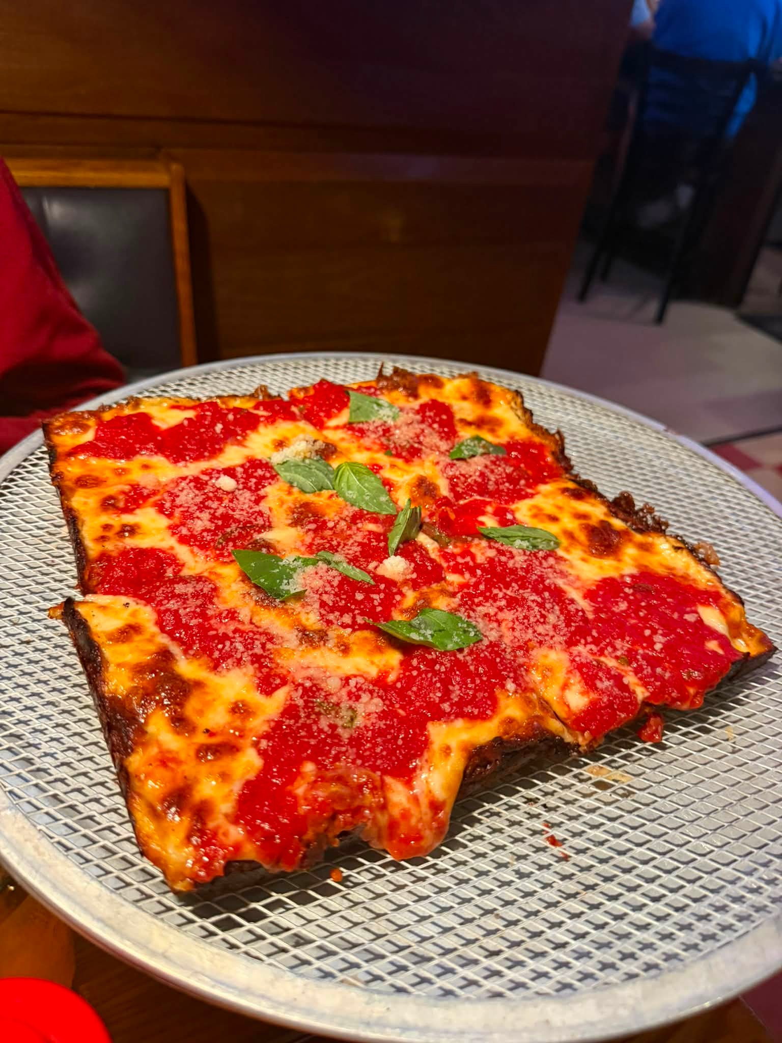 Nicks pizza parlor in Wilmington DE. Loved the house rolls