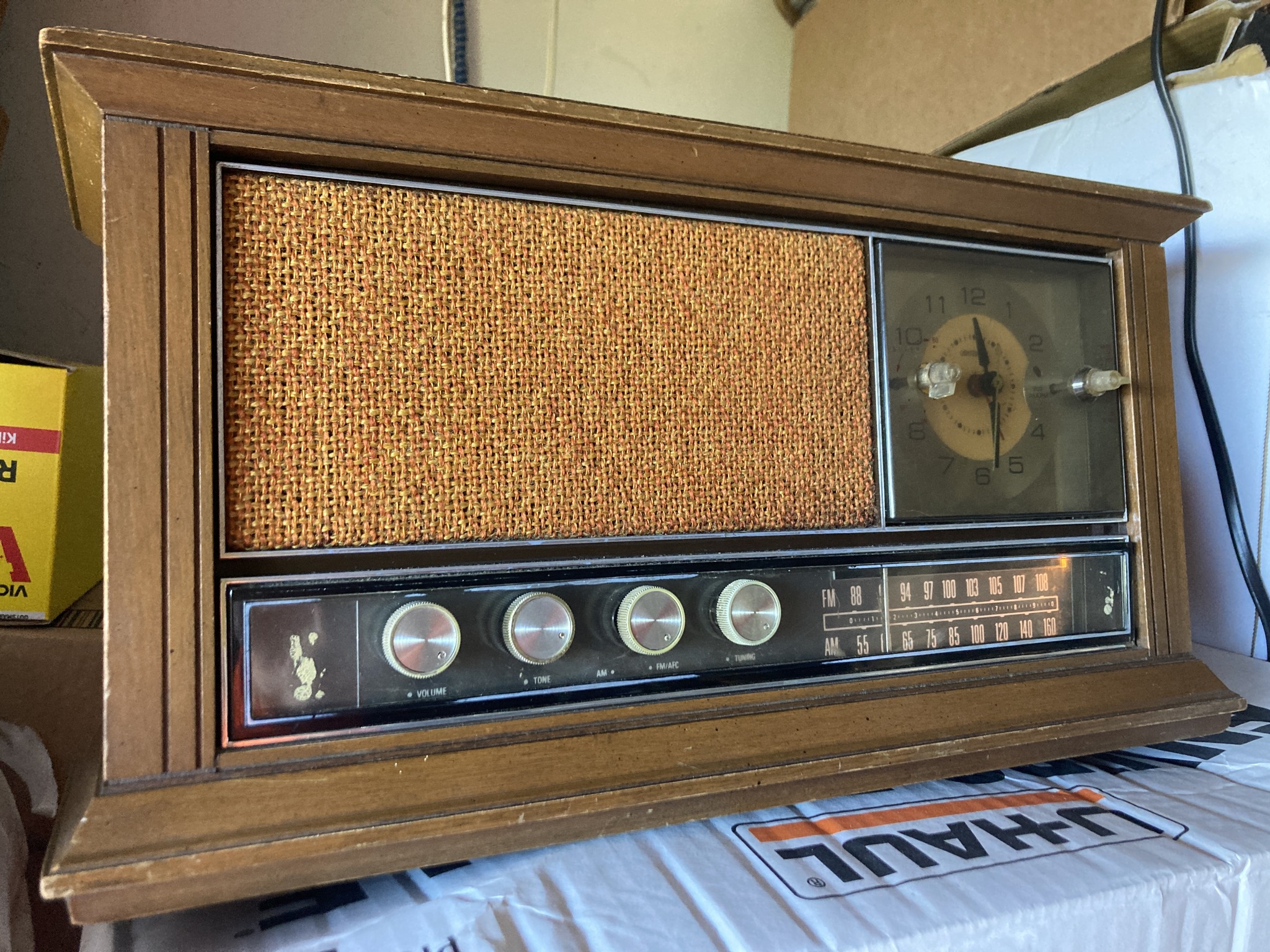 General Electric GE 7-2990A vintage radio from Japan