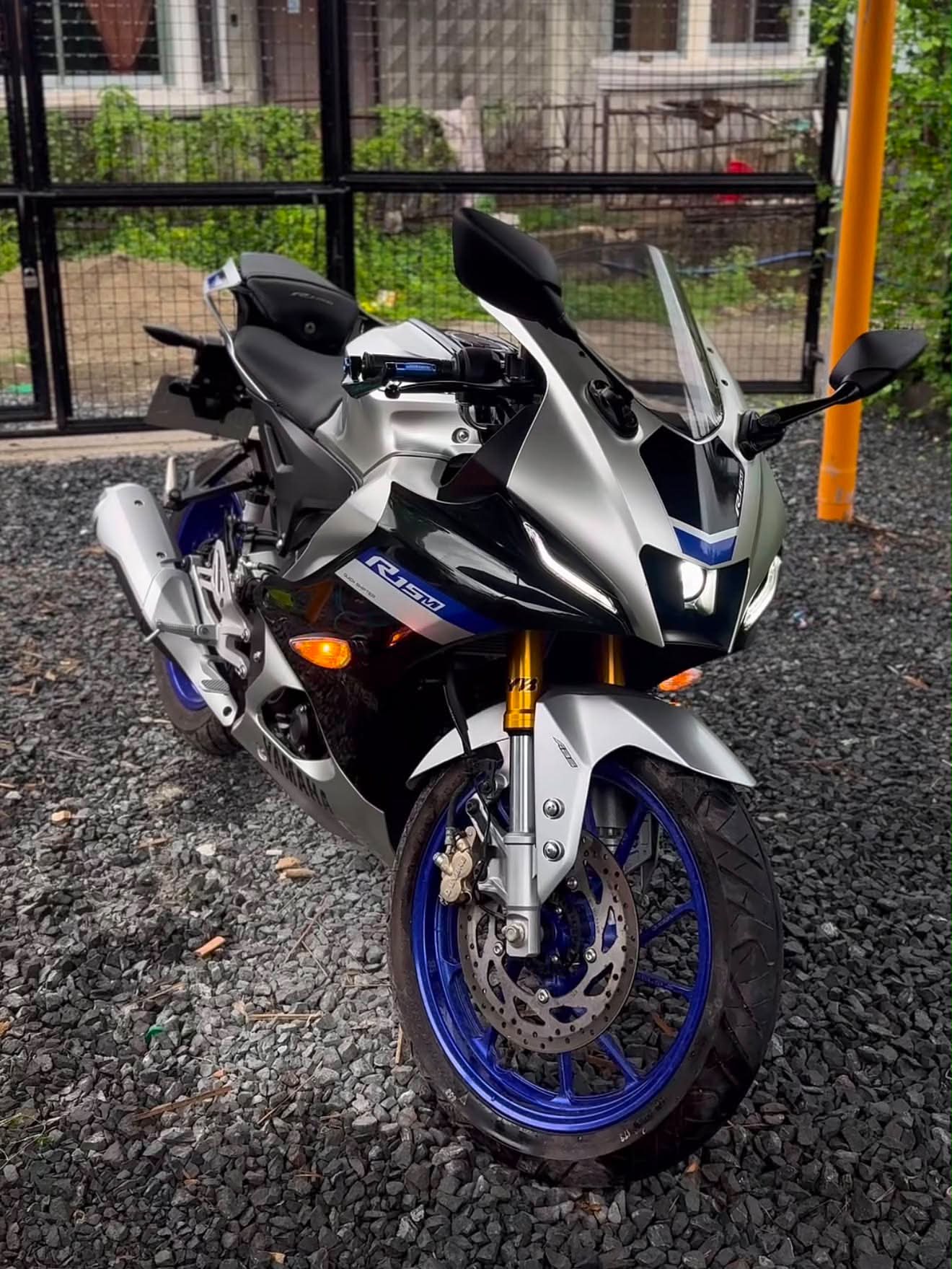 Yamaha R15 superbike details