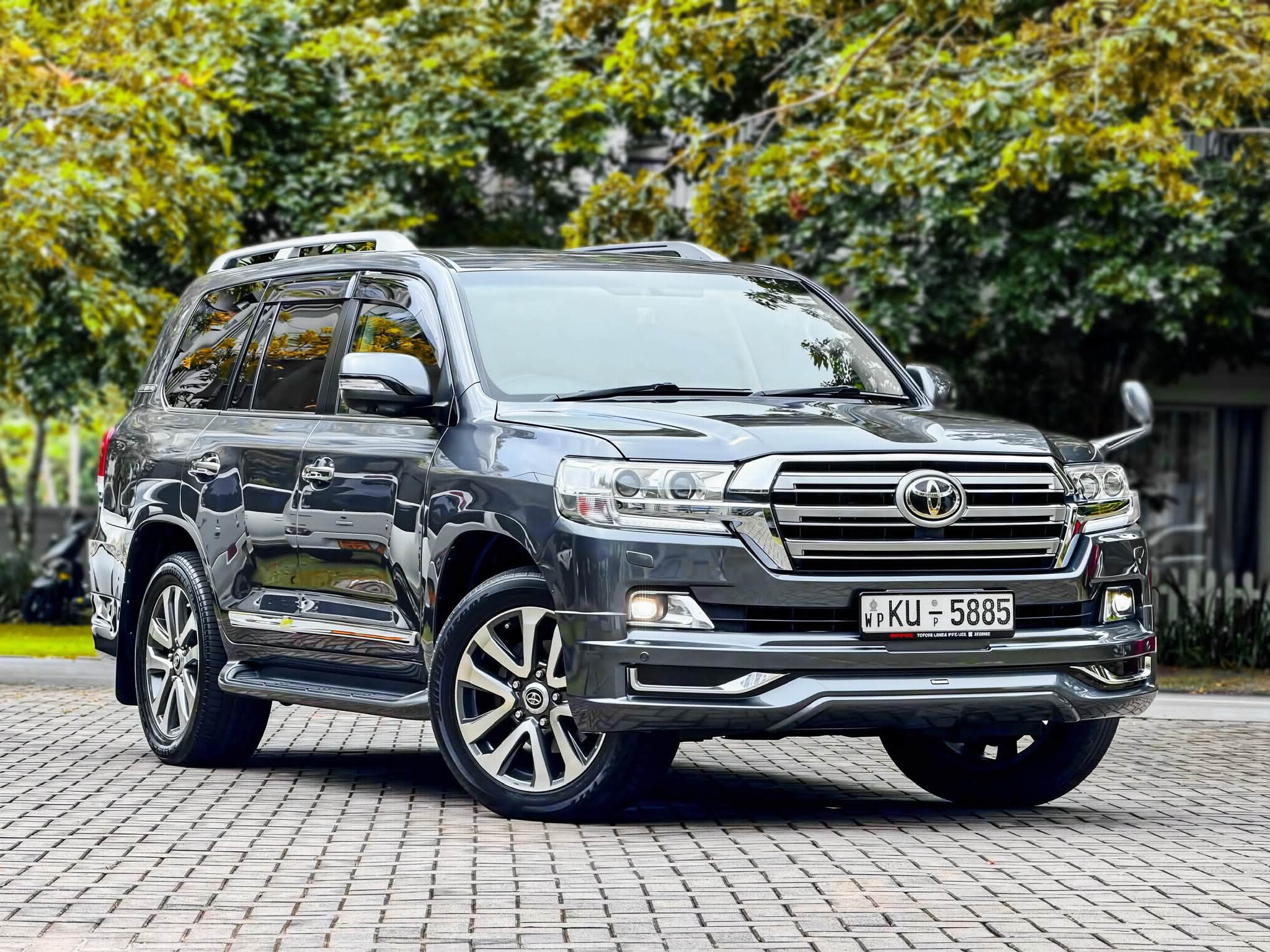 TOYOTA LAND CRUISER ZX V8 URJ202 - 60TH ANNIVERSARY This is a