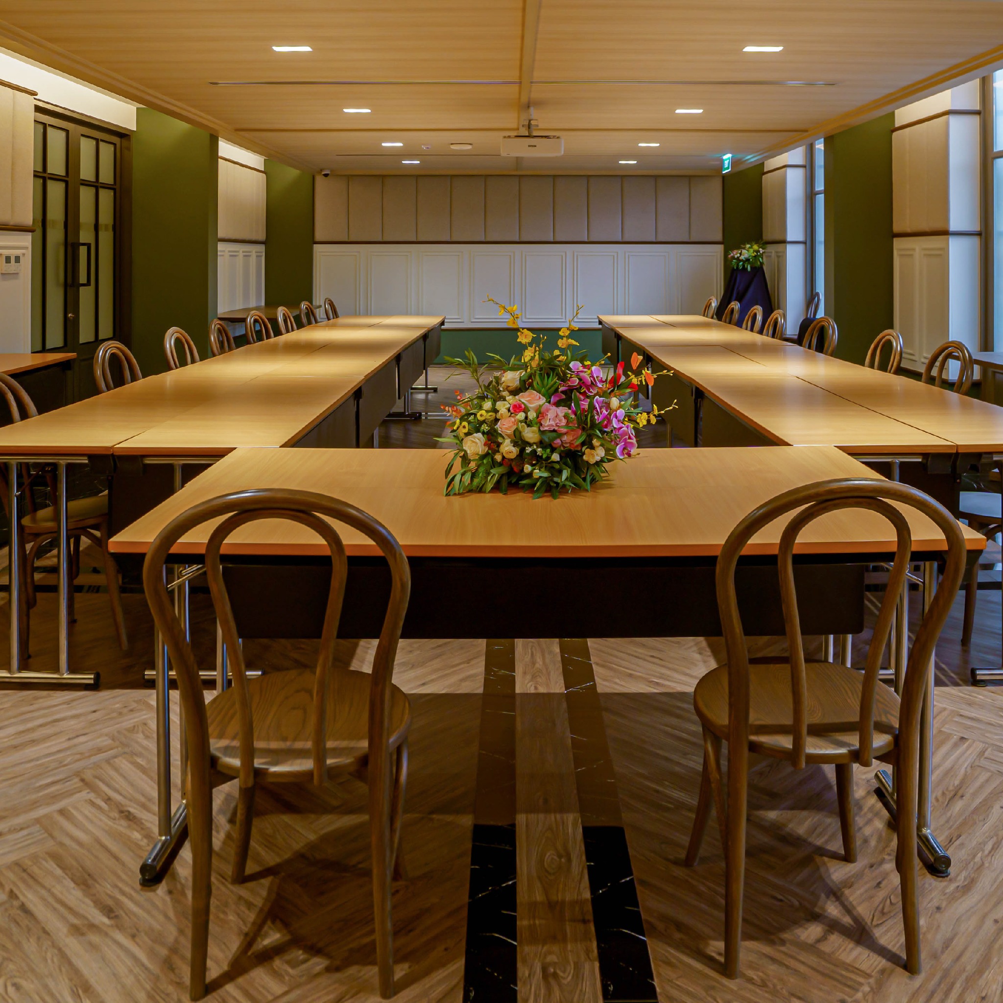 Hotel MOCO - MOCO Studio ห้องจัดประชุมบรรยากาศอบอุ่น...
