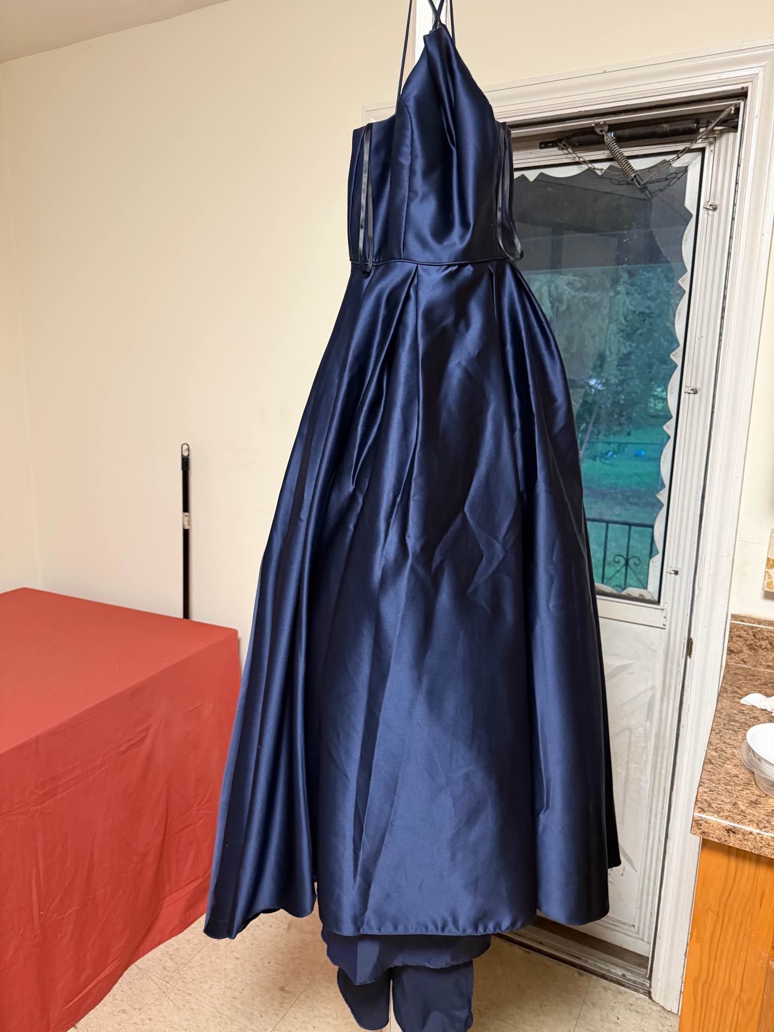Betsy Adam blue dress size 4 only 1 time used is very beautiful color Vestido azul Betsy Adam talla 4, usado solo una vez, color muy bonito
