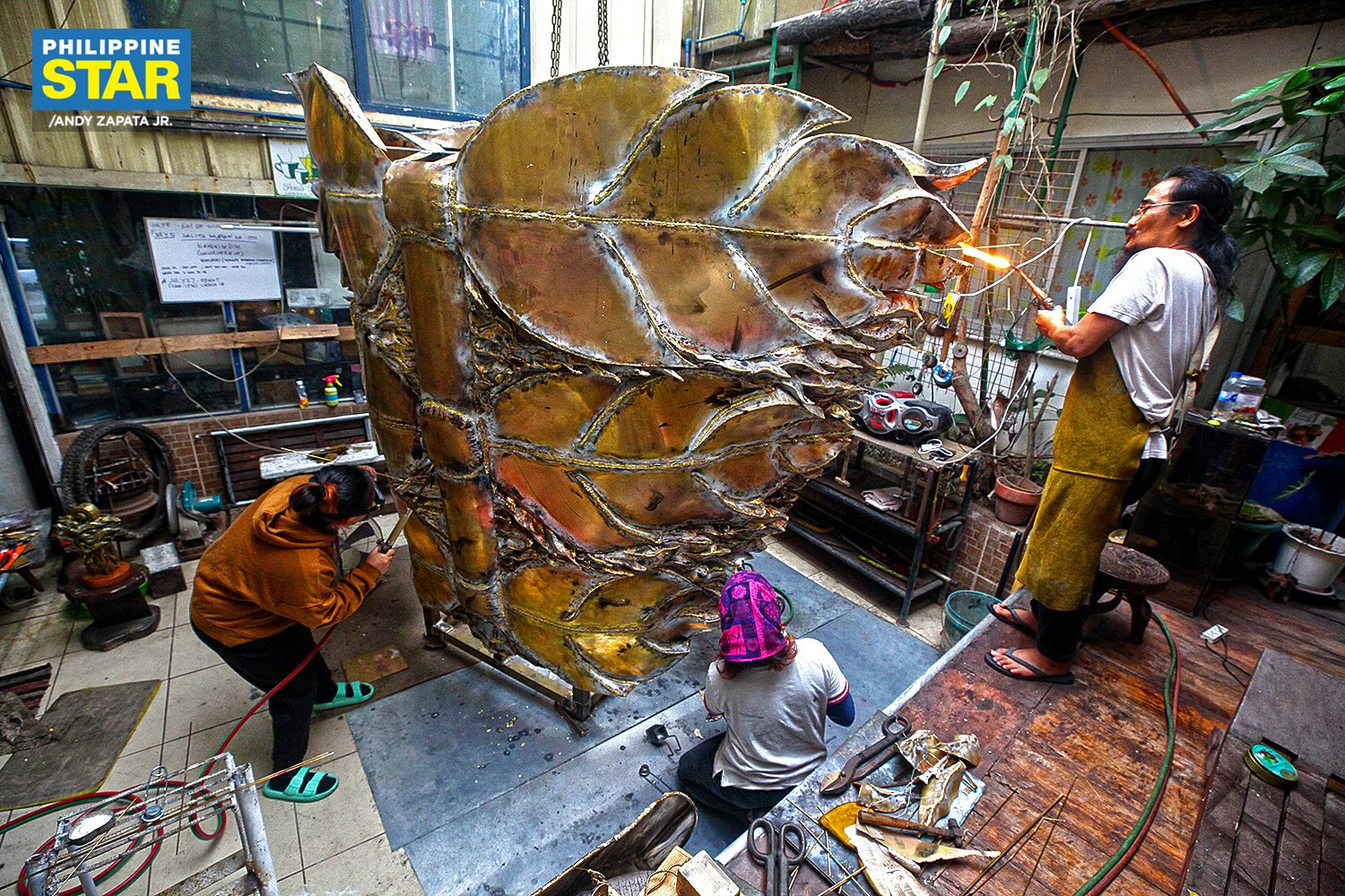 Philippine Star - Bumbo Villanueva, a Baguio-based metal sculptor, is ...