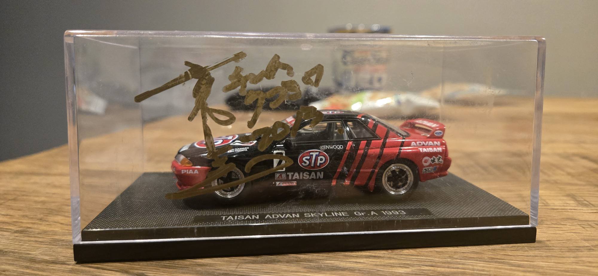 F12012ジャパングランプリ　サイン入り Whose autograph is on this Japanese racing item?